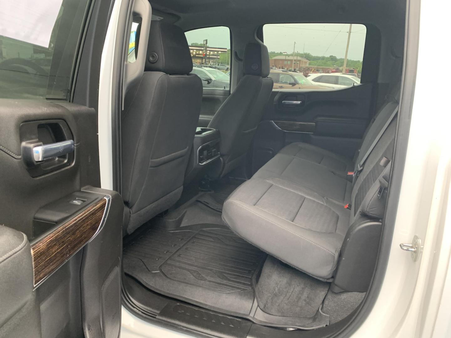 2021 WHITE /GRAY GMC Sierra 1500 Elevation Crew Cab 4WD (3GTU9CED7MG) with an 5.3L V8 OHV 16V engine, Automatic transmission, located at 506 S. Kingshighway, Cape Girardeau, MO, 63703, (573) 235-5000, 37.294991, -89.553635 - 2021 GMC Sierra 1500 Elevation Crew Cab 4WD 141,xxx miles One Owner Apple CarPlay Cloth Seats Heated Seats Backup Cam Bluetooth Keyless Entry Remote Start Heated Steering Wheel We have financing available and we accept trades! Fill out a credit application on our website or come by toda - Photo#18