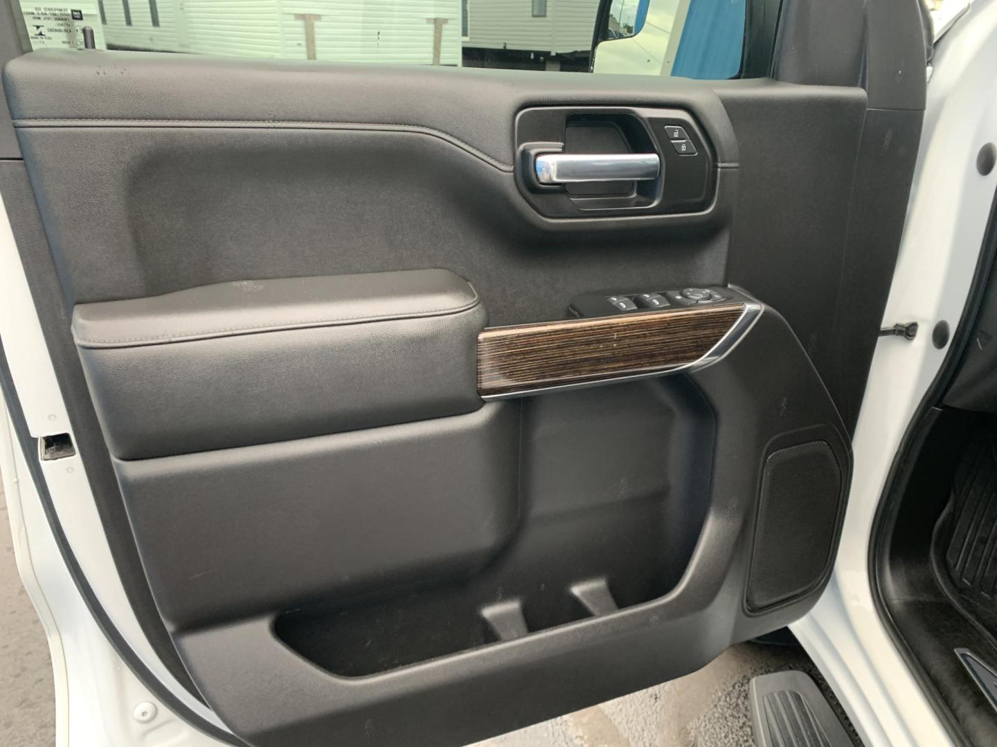 2021 WHITE /GRAY GMC Sierra 1500 Elevation Crew Cab 4WD (3GTU9CED7MG) with an 5.3L V8 OHV 16V engine, Automatic transmission, located at 506 S. Kingshighway, Cape Girardeau, MO, 63703, (573) 235-5000, 37.294991, -89.553635 - 2021 GMC Sierra 1500 Elevation Crew Cab 4WD 141,xxx miles One Owner Apple CarPlay Cloth Seats Heated Seats Backup Cam Bluetooth Keyless Entry Remote Start Heated Steering Wheel We have financing available and we accept trades! Fill out a credit application on our website or come by toda - Photo#19