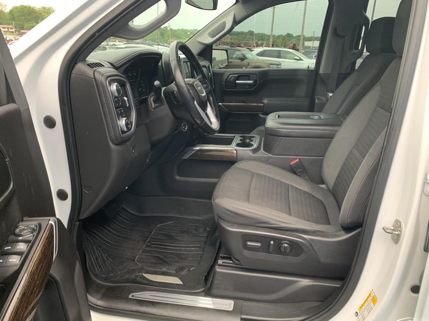 2021 WHITE /GRAY GMC Sierra 1500 Elevation Crew Cab 4WD (3GTU9CED7MG) with an 5.3L V8 OHV 16V engine, Automatic transmission, located at 506 S. Kingshighway, Cape Girardeau, MO, 63703, (573) 235-5000, 37.294991, -89.553635 - 2021 GMC Sierra 1500 Elevation Crew Cab 4WD 141,xxx miles One Owner Apple CarPlay Cloth Seats Heated Seats Backup Cam Bluetooth Keyless Entry Remote Start Heated Steering Wheel We have financing available and we accept trades! Fill out a credit application on our website or come by toda - Photo#20