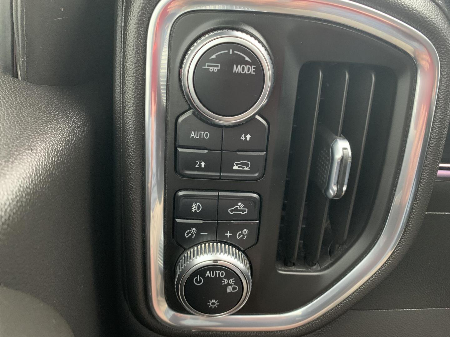 2021 WHITE /GRAY GMC Sierra 1500 Elevation Crew Cab 4WD (3GTU9CED7MG) with an 5.3L V8 OHV 16V engine, Automatic transmission, located at 506 S. Kingshighway, Cape Girardeau, MO, 63703, (573) 235-5000, 37.294991, -89.553635 - 2021 GMC Sierra 1500 Elevation Crew Cab 4WD 141,xxx miles One Owner Apple CarPlay Cloth Seats Heated Seats Backup Cam Bluetooth Keyless Entry Remote Start Heated Steering Wheel We have financing available and we accept trades! Fill out a credit application on our website or come by toda - Photo#22