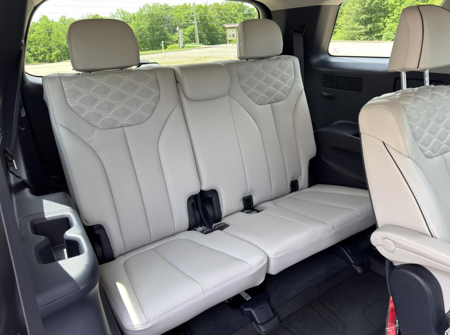 2021 WHITE /Tan Hyundai Palisade Limited AWD (KM8R5DHE1MU) with an 3.8L V6 engine, Automatic transmission, located at 2990 Old Orchard Rd., Jackson, MO, 63755, 37.354214, -89.612106 - 2021 Hyundai Palisade Limited 1-Owner 71xxx miles All Wheel Drive 3.8L V6 Automatic Leather 3rd Row Navigation Power/Heated/Cooled Seats Heated/Cooled Rear Seats Heated Steering Wheel Backup Camera Sunroof Bluetooth Remote Start Cruise Power Windows/Locks/Mirrors We have financing - Photo#23