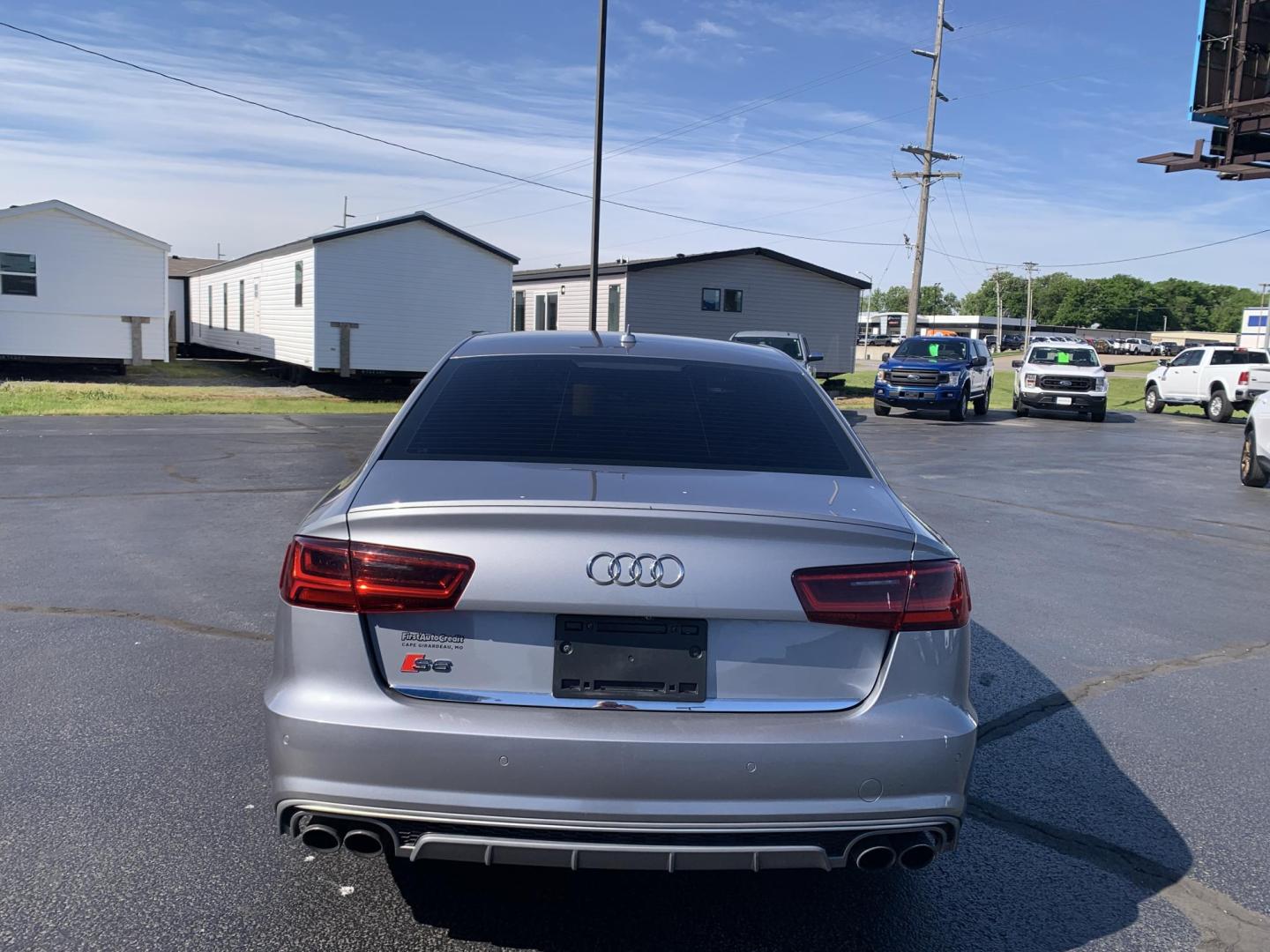2017 GRAY /BLACK Audi S6 Premium plus (WAUFFAFC7HN) with an 4.0L V8 engine, Automatic transmission, located at 506 S. Kingshighway, Cape Girardeau, MO, 63703, (573) 235-5000, 37.294991, -89.553635 - 2017 Audi S6 Premium 72,xxx miles Heated Leather Seats Backup Cam Bluetooth Sunroof All Wheel Drive Remote Keyless Entry Push Button Start We have financing available and we accept trades! Fill out a credit application on our website or come by today! If you have any questions, give us a - Photo#6