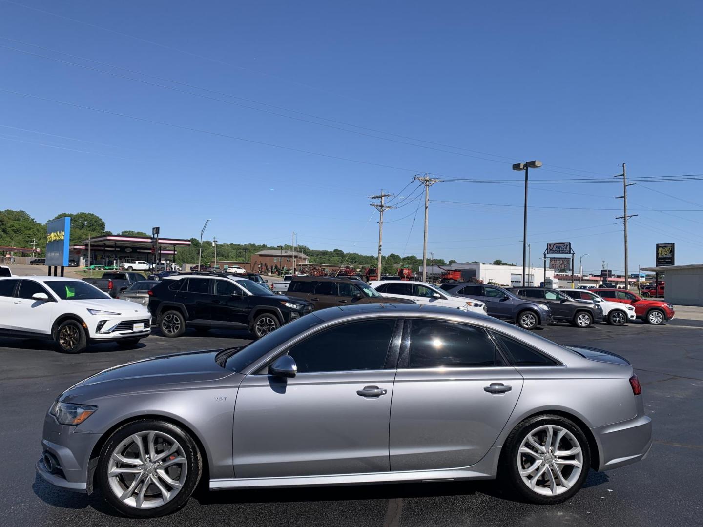 2017 GRAY /BLACK Audi S6 Premium plus (WAUFFAFC7HN) with an 4.0L V8 engine, Automatic transmission, located at 506 S. Kingshighway, Cape Girardeau, MO, 63703, (573) 235-5000, 37.294991, -89.553635 - 2017 Audi S6 Premium 72,xxx miles Heated Leather Seats Backup Cam Bluetooth Sunroof All Wheel Drive Remote Keyless Entry Push Button Start We have financing available and we accept trades! Fill out a credit application on our website or come by today! If you have any questions, give us a - Photo#4