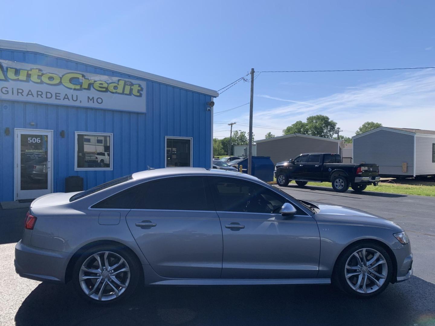 2017 GRAY /BLACK Audi S6 Premium plus (WAUFFAFC7HN) with an 4.0L V8 engine, Automatic transmission, located at 506 S. Kingshighway, Cape Girardeau, MO, 63703, (573) 235-5000, 37.294991, -89.553635 - 2017 Audi S6 Premium 72,xxx miles Heated Leather Seats Backup Cam Bluetooth Sunroof All Wheel Drive Remote Keyless Entry Push Button Start We have financing available and we accept trades! Fill out a credit application on our website or come by today! If you have any questions, give us a - Photo#9