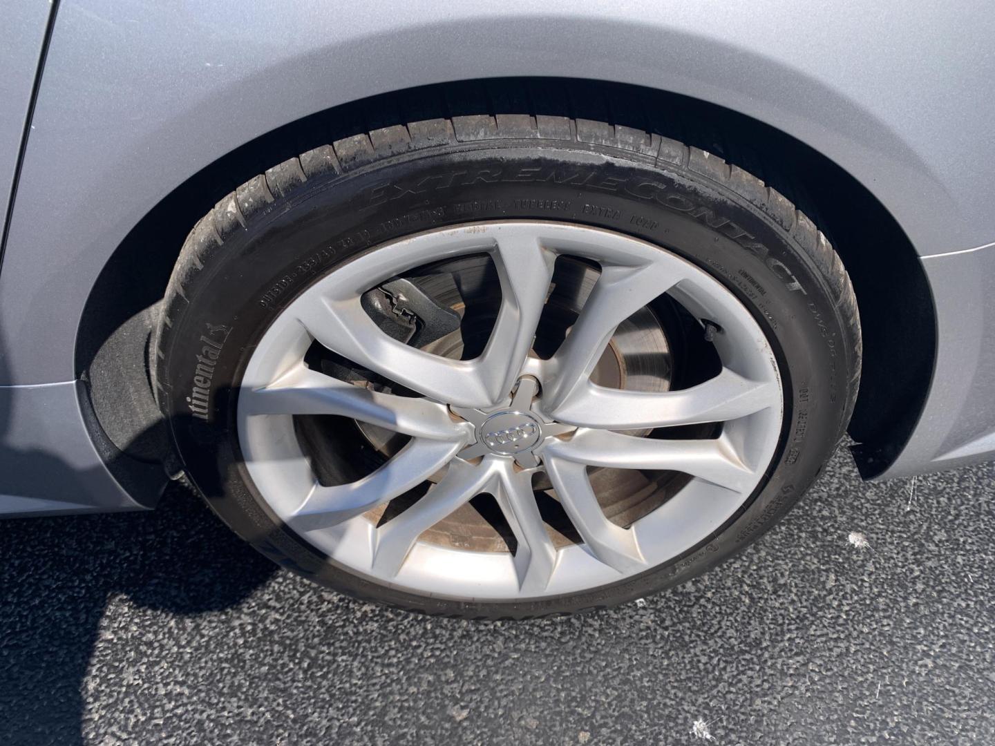 2017 GRAY /BLACK Audi S6 Premium plus (WAUFFAFC7HN) with an 4.0L V8 engine, Automatic transmission, located at 506 S. Kingshighway, Cape Girardeau, MO, 63703, (573) 235-5000, 37.294991, -89.553635 - 2017 Audi S6 Premium 72,xxx miles Heated Leather Seats Backup Cam Bluetooth Sunroof All Wheel Drive Remote Keyless Entry Push Button Start We have financing available and we accept trades! Fill out a credit application on our website or come by today! If you have any questions, give us a - Photo#33