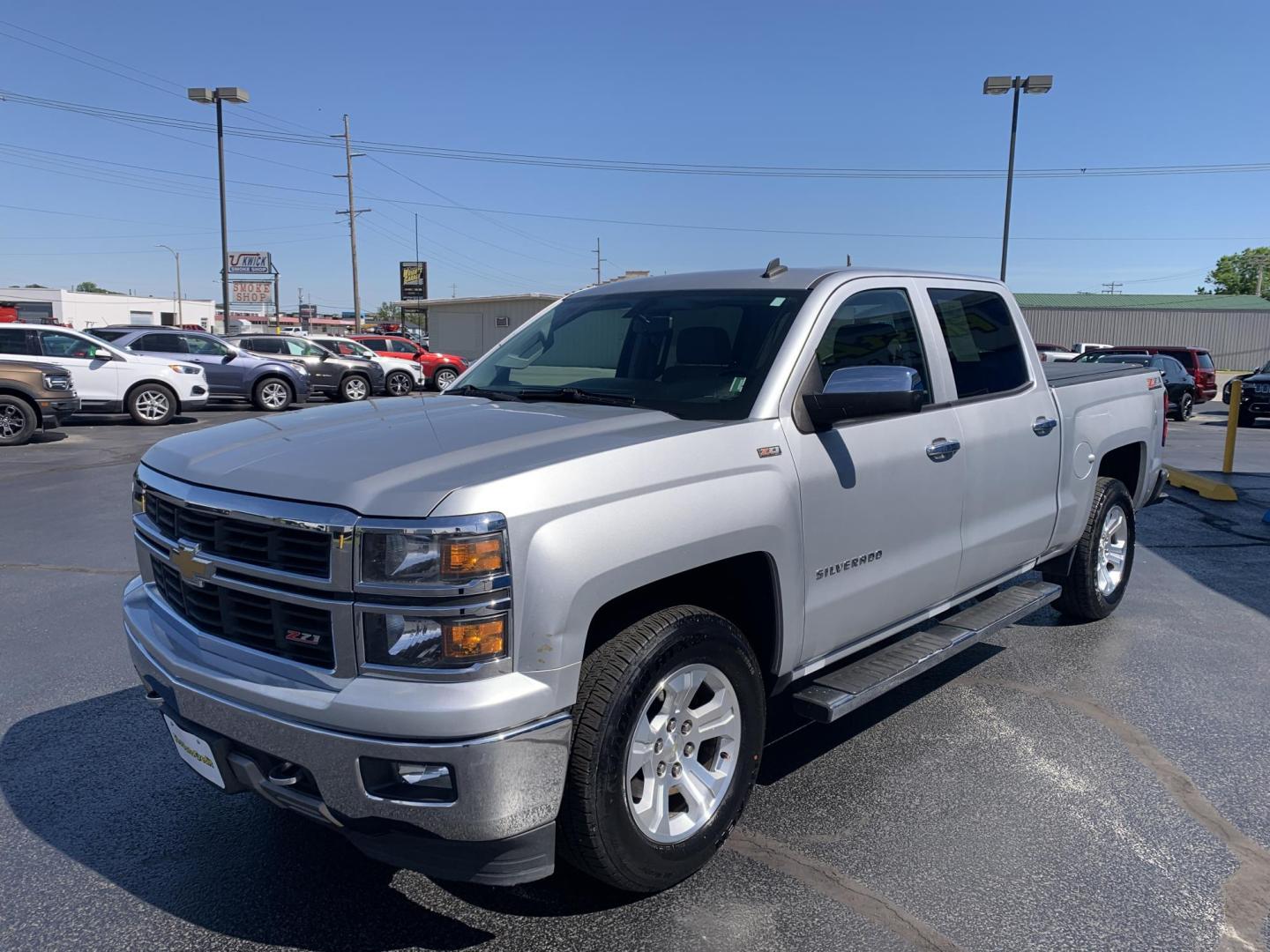 2014 SILVER /GRAY Chevrolet Silverado 1500 1LT Crew Cab 4WD (3GCUKREC9EG) with an 5.3L V8 OHV 16V engine, Automatic transmission, located at 506 S. Kingshighway, Cape Girardeau, MO, 63703, (573) 235-5000, 37.294991, -89.553635 - 2014 Chevrolet Silverado 1500 1LT Crew Cab 4WD 171,xxx miles 4WD Backup Cam Cruise Power Windows/Locks/Mirrors Remote Start Alarm System We have financing available and we accept trades! Fill out a credit application on our website or come by today! If you have any questions, give us a ca - Photo#3