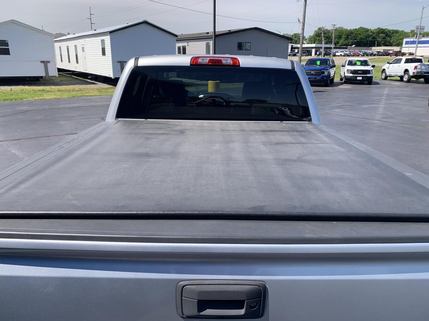 2014 SILVER /GRAY Chevrolet Silverado 1500 1LT Crew Cab 4WD (3GCUKREC9EG) with an 5.3L V8 OHV 16V engine, Automatic transmission, located at 506 S. Kingshighway, Cape Girardeau, MO, 63703, (573) 235-5000, 37.294991, -89.553635 - 2014 Chevrolet Silverado 1500 1LT Crew Cab 4WD 171,xxx miles 4WD Backup Cam Cruise Power Windows/Locks/Mirrors Remote Start Alarm System We have financing available and we accept trades! Fill out a credit application on our website or come by today! If you have any questions, give us a ca - Photo#8