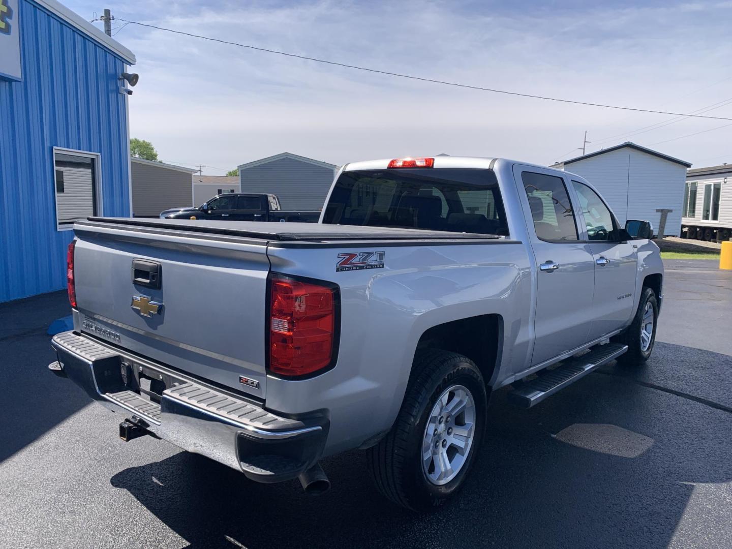 2014 SILVER /GRAY Chevrolet Silverado 1500 1LT Crew Cab 4WD (3GCUKREC9EG) with an 5.3L V8 OHV 16V engine, Automatic transmission, located at 506 S. Kingshighway, Cape Girardeau, MO, 63703, (573) 235-5000, 37.294991, -89.553635 - 2014 Chevrolet Silverado 1500 1LT Crew Cab 4WD 171,xxx miles 4WD Backup Cam Cruise Power Windows/Locks/Mirrors Remote Start Alarm System We have financing available and we accept trades! Fill out a credit application on our website or come by today! If you have any questions, give us a ca - Photo#9