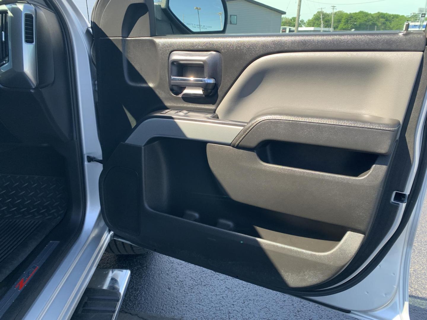 2014 SILVER /GRAY Chevrolet Silverado 1500 1LT Crew Cab 4WD (3GCUKREC9EG) with an 5.3L V8 OHV 16V engine, Automatic transmission, located at 506 S. Kingshighway, Cape Girardeau, MO, 63703, (573) 235-5000, 37.294991, -89.553635 - 2014 Chevrolet Silverado 1500 1LT Crew Cab 4WD 171,xxx miles 4WD Backup Cam Cruise Power Windows/Locks/Mirrors Remote Start Alarm System We have financing available and we accept trades! Fill out a credit application on our website or come by today! If you have any questions, give us a ca - Photo#11