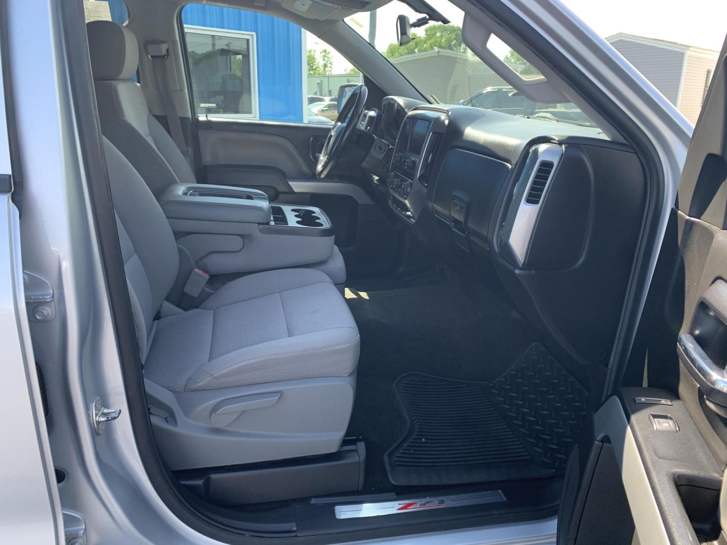 2014 SILVER /GRAY Chevrolet Silverado 1500 1LT Crew Cab 4WD (3GCUKREC9EG) with an 5.3L V8 OHV 16V engine, Automatic transmission, located at 506 S. Kingshighway, Cape Girardeau, MO, 63703, (573) 235-5000, 37.294991, -89.553635 - 2014 Chevrolet Silverado 1500 1LT Crew Cab 4WD 171,xxx miles 4WD Backup Cam Cruise Power Windows/Locks/Mirrors Remote Start Alarm System We have financing available and we accept trades! Fill out a credit application on our website or come by today! If you have any questions, give us a ca - Photo#12