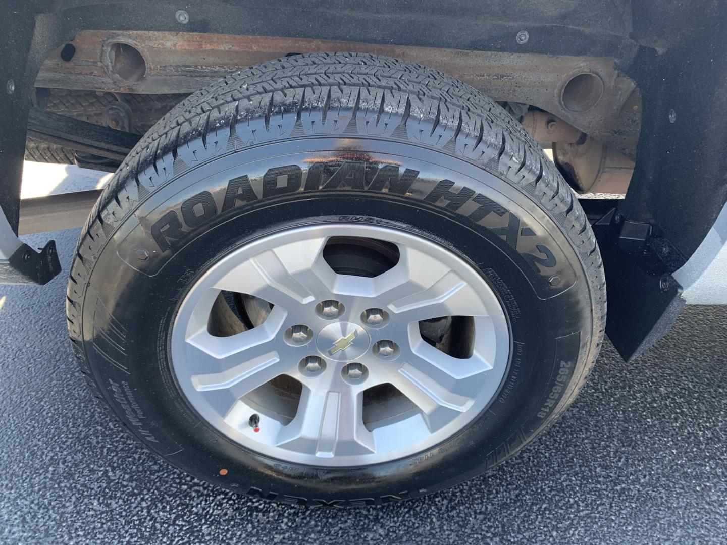 2014 SILVER /GRAY Chevrolet Silverado 1500 1LT Crew Cab 4WD (3GCUKREC9EG) with an 5.3L V8 OHV 16V engine, Automatic transmission, located at 506 S. Kingshighway, Cape Girardeau, MO, 63703, (573) 235-5000, 37.294991, -89.553635 - 2014 Chevrolet Silverado 1500 1LT Crew Cab 4WD 171,xxx miles 4WD Backup Cam Cruise Power Windows/Locks/Mirrors Remote Start Alarm System We have financing available and we accept trades! Fill out a credit application on our website or come by today! If you have any questions, give us a ca - Photo#34