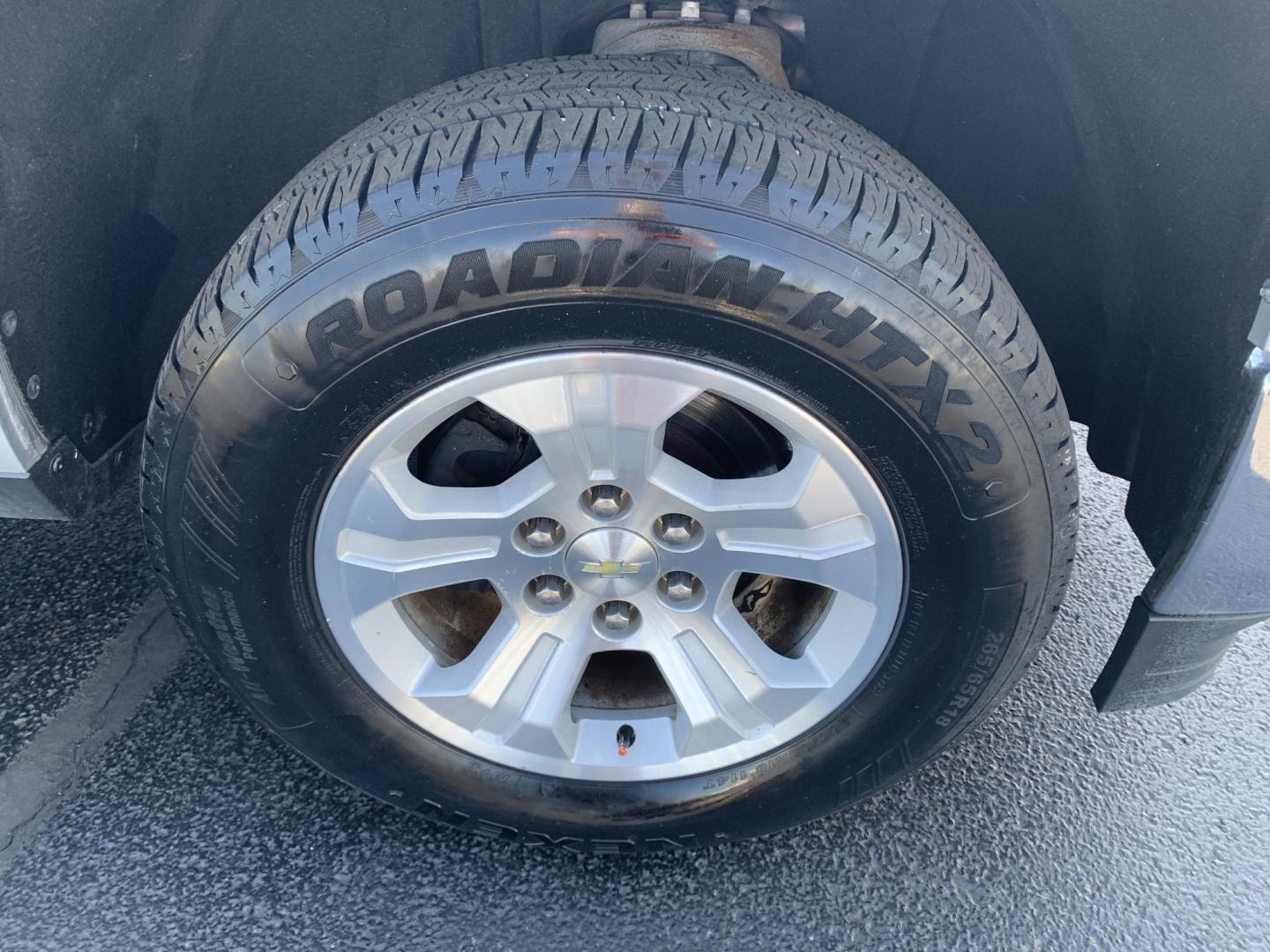 2014 SILVER /GRAY Chevrolet Silverado 1500 1LT Crew Cab 4WD (3GCUKREC9EG) with an 5.3L V8 OHV 16V engine, Automatic transmission, located at 506 S. Kingshighway, Cape Girardeau, MO, 63703, (573) 235-5000, 37.294991, -89.553635 - 2014 Chevrolet Silverado 1500 1LT Crew Cab 4WD 171,xxx miles 4WD Backup Cam Cruise Power Windows/Locks/Mirrors Remote Start Alarm System We have financing available and we accept trades! Fill out a credit application on our website or come by today! If you have any questions, give us a ca - Photo#32