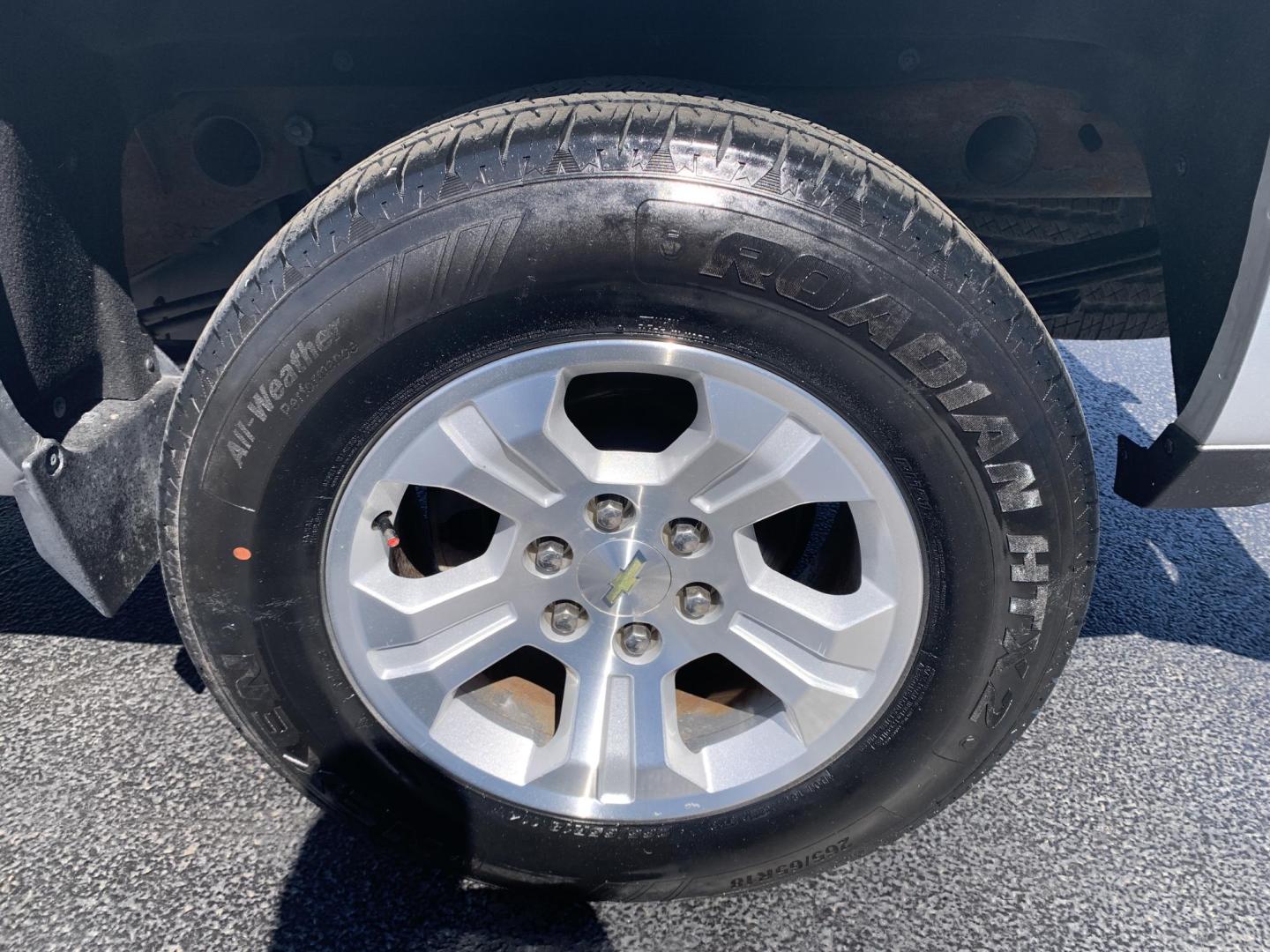 2014 SILVER /GRAY Chevrolet Silverado 1500 1LT Crew Cab 4WD (3GCUKREC9EG) with an 5.3L V8 OHV 16V engine, Automatic transmission, located at 506 S. Kingshighway, Cape Girardeau, MO, 63703, (573) 235-5000, 37.294991, -89.553635 - 2014 Chevrolet Silverado 1500 1LT Crew Cab 4WD 171,xxx miles 4WD Backup Cam Cruise Power Windows/Locks/Mirrors Remote Start Alarm System We have financing available and we accept trades! Fill out a credit application on our website or come by today! If you have any questions, give us a ca - Photo#33