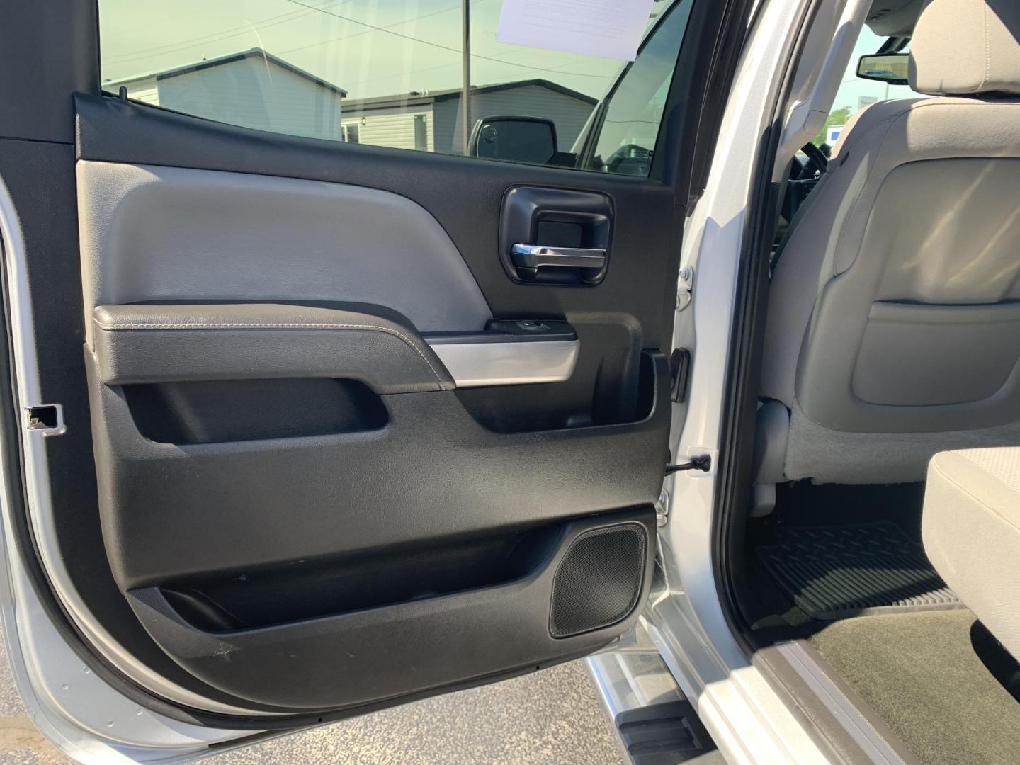 2014 SILVER /GRAY Chevrolet Silverado 1500 1LT Crew Cab 4WD (3GCUKREC9EG) with an 5.3L V8 OHV 16V engine, Automatic transmission, located at 506 S. Kingshighway, Cape Girardeau, MO, 63703, (573) 235-5000, 37.294991, -89.553635 - 2014 Chevrolet Silverado 1500 1LT Crew Cab 4WD 171,xxx miles 4WD Backup Cam Cruise Power Windows/Locks/Mirrors Remote Start Alarm System We have financing available and we accept trades! Fill out a credit application on our website or come by today! If you have any questions, give us a ca - Photo#16