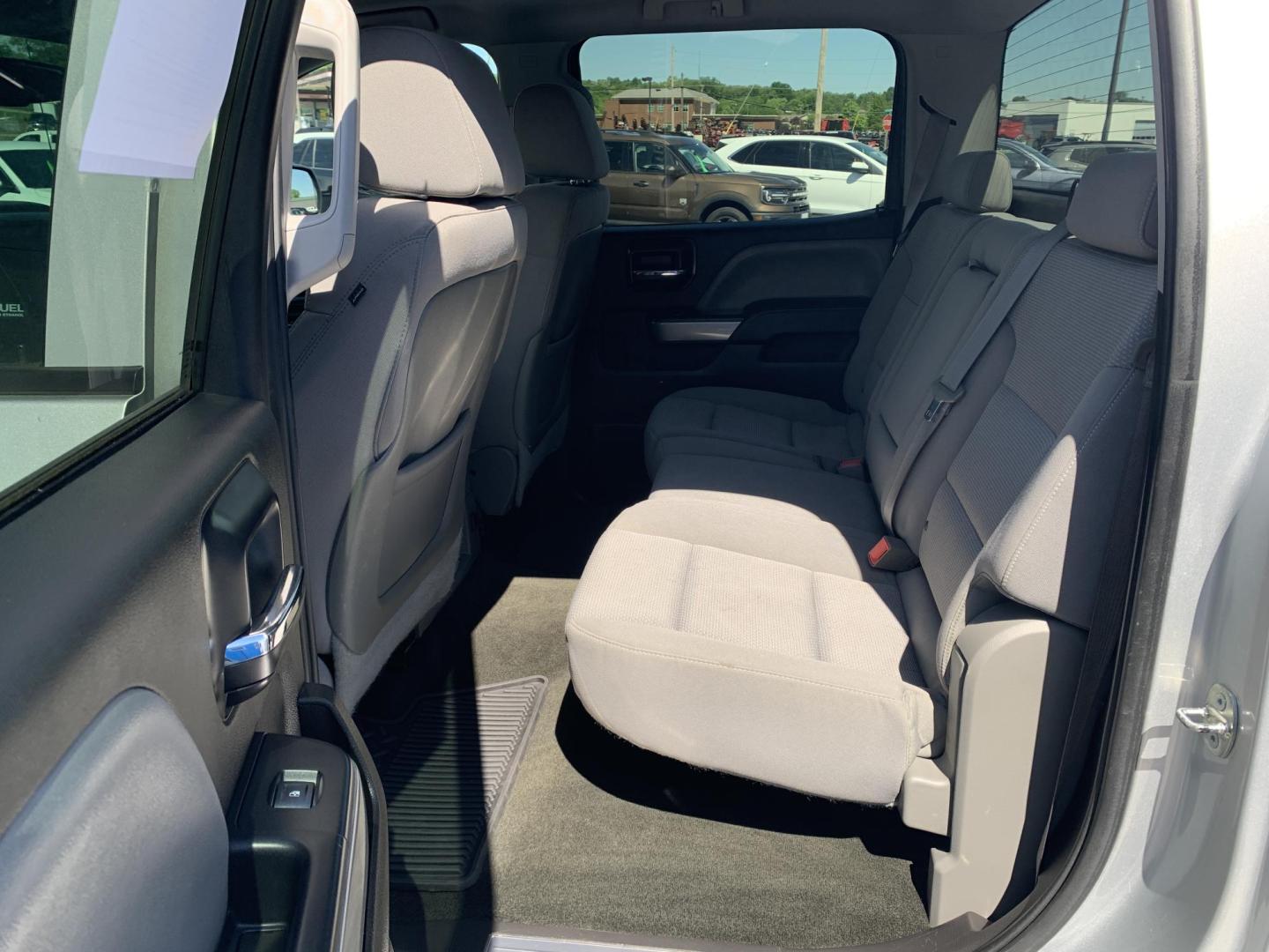 2014 SILVER /GRAY Chevrolet Silverado 1500 1LT Crew Cab 4WD (3GCUKREC9EG) with an 5.3L V8 OHV 16V engine, Automatic transmission, located at 506 S. Kingshighway, Cape Girardeau, MO, 63703, (573) 235-5000, 37.294991, -89.553635 - 2014 Chevrolet Silverado 1500 1LT Crew Cab 4WD 171,xxx miles 4WD Backup Cam Cruise Power Windows/Locks/Mirrors Remote Start Alarm System We have financing available and we accept trades! Fill out a credit application on our website or come by today! If you have any questions, give us a ca - Photo#17