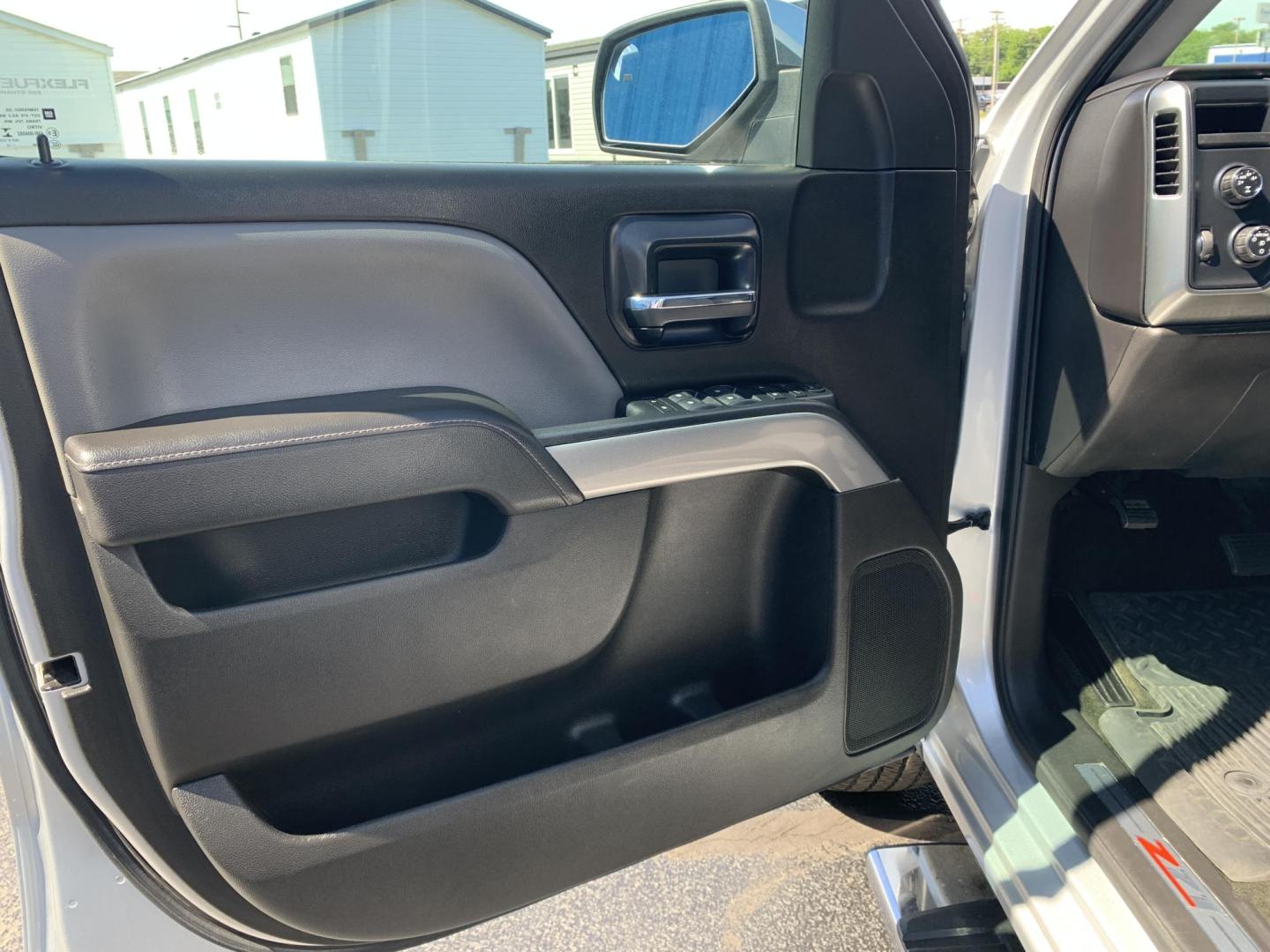 2014 SILVER /GRAY Chevrolet Silverado 1500 1LT Crew Cab 4WD (3GCUKREC9EG) with an 5.3L V8 OHV 16V engine, Automatic transmission, located at 506 S. Kingshighway, Cape Girardeau, MO, 63703, (573) 235-5000, 37.294991, -89.553635 - 2014 Chevrolet Silverado 1500 1LT Crew Cab 4WD 171,xxx miles 4WD Backup Cam Cruise Power Windows/Locks/Mirrors Remote Start Alarm System We have financing available and we accept trades! Fill out a credit application on our website or come by today! If you have any questions, give us a ca - Photo#18
