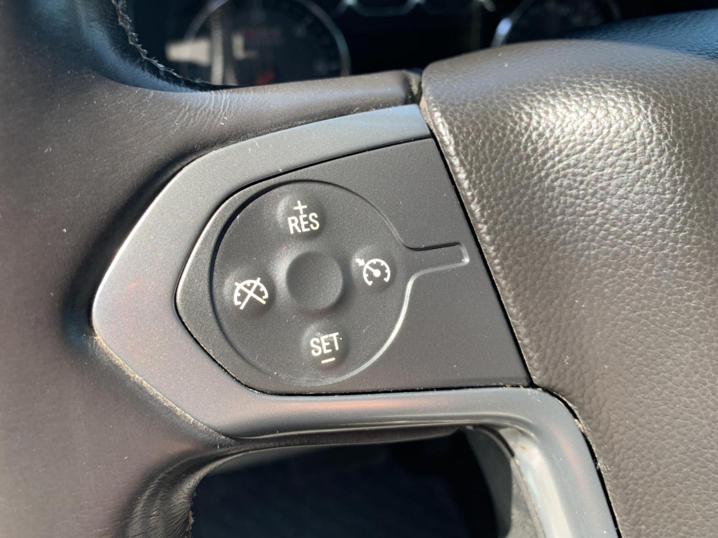 2014 SILVER /GRAY Chevrolet Silverado 1500 1LT Crew Cab 4WD (3GCUKREC9EG) with an 5.3L V8 OHV 16V engine, Automatic transmission, located at 506 S. Kingshighway, Cape Girardeau, MO, 63703, (573) 235-5000, 37.294991, -89.553635 - 2014 Chevrolet Silverado 1500 1LT Crew Cab 4WD 171,xxx miles 4WD Backup Cam Cruise Power Windows/Locks/Mirrors Remote Start Alarm System We have financing available and we accept trades! Fill out a credit application on our website or come by today! If you have any questions, give us a ca - Photo#22