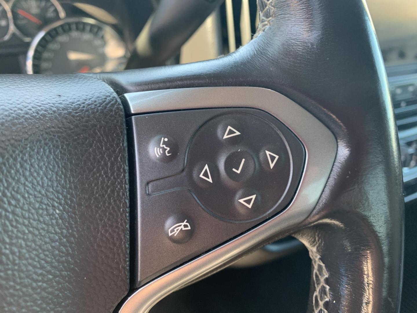 2014 SILVER /GRAY Chevrolet Silverado 1500 1LT Crew Cab 4WD (3GCUKREC9EG) with an 5.3L V8 OHV 16V engine, Automatic transmission, located at 506 S. Kingshighway, Cape Girardeau, MO, 63703, (573) 235-5000, 37.294991, -89.553635 - 2014 Chevrolet Silverado 1500 1LT Crew Cab 4WD 171,xxx miles 4WD Backup Cam Cruise Power Windows/Locks/Mirrors Remote Start Alarm System We have financing available and we accept trades! Fill out a credit application on our website or come by today! If you have any questions, give us a ca - Photo#23