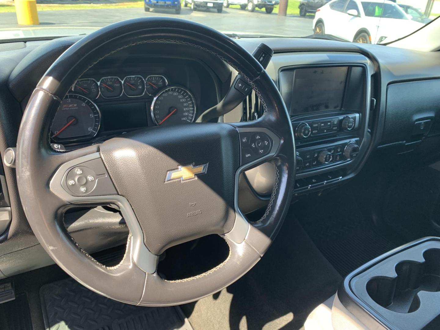 2014 SILVER /GRAY Chevrolet Silverado 1500 1LT Crew Cab 4WD (3GCUKREC9EG) with an 5.3L V8 OHV 16V engine, Automatic transmission, located at 506 S. Kingshighway, Cape Girardeau, MO, 63703, (573) 235-5000, 37.294991, -89.553635 - 2014 Chevrolet Silverado 1500 1LT Crew Cab 4WD 171,xxx miles 4WD Backup Cam Cruise Power Windows/Locks/Mirrors Remote Start Alarm System We have financing available and we accept trades! Fill out a credit application on our website or come by today! If you have any questions, give us a ca - Photo#24