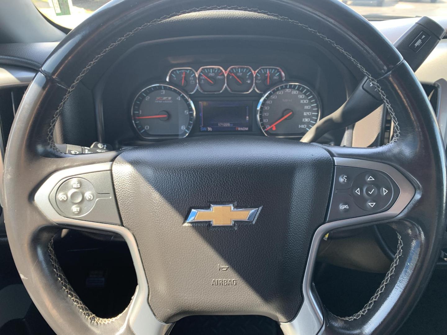 2014 SILVER /GRAY Chevrolet Silverado 1500 1LT Crew Cab 4WD (3GCUKREC9EG) with an 5.3L V8 OHV 16V engine, Automatic transmission, located at 506 S. Kingshighway, Cape Girardeau, MO, 63703, (573) 235-5000, 37.294991, -89.553635 - 2014 Chevrolet Silverado 1500 1LT Crew Cab 4WD 171,xxx miles 4WD Backup Cam Cruise Power Windows/Locks/Mirrors Remote Start Alarm System We have financing available and we accept trades! Fill out a credit application on our website or come by today! If you have any questions, give us a ca - Photo#27