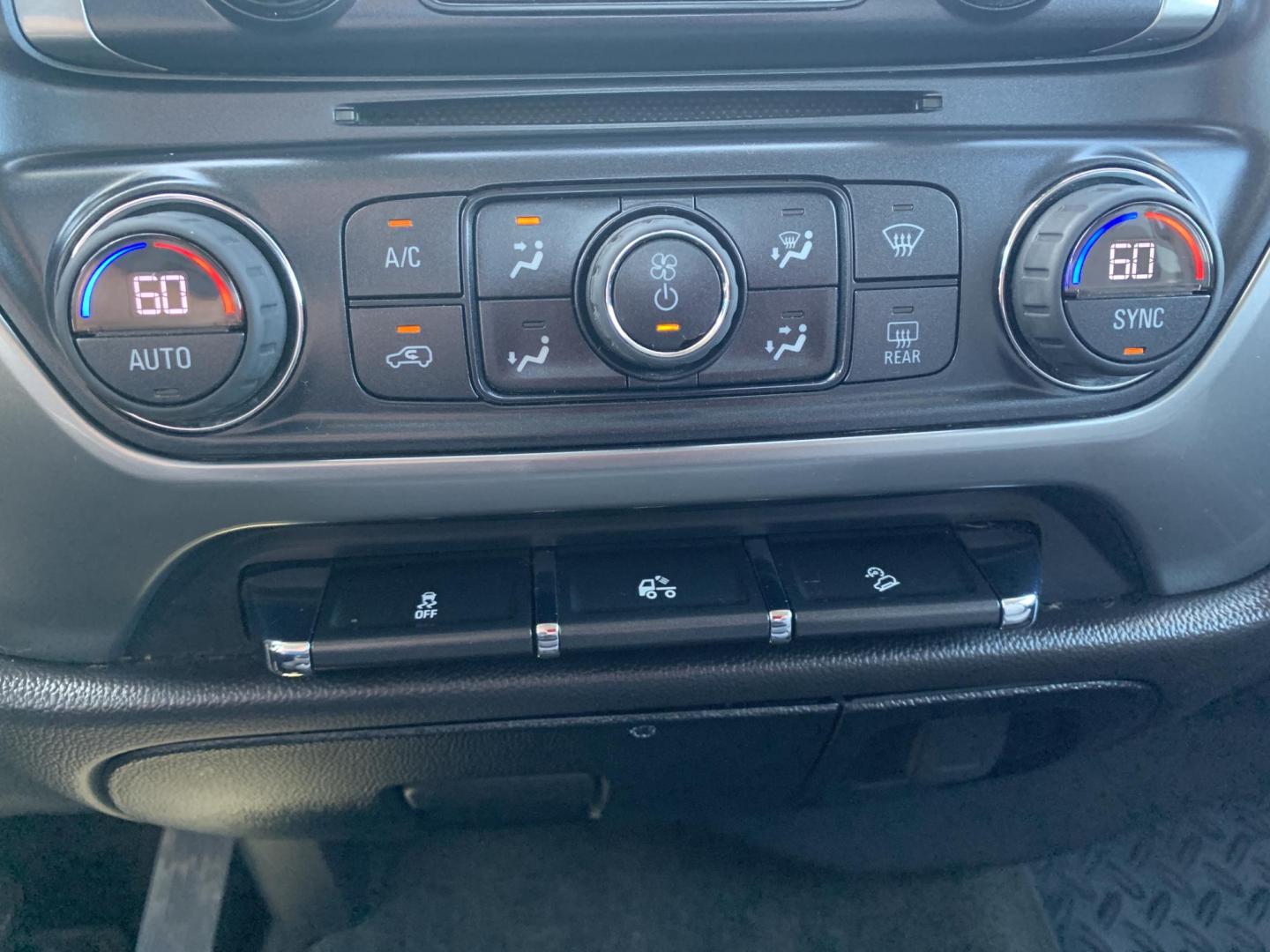 2014 SILVER /GRAY Chevrolet Silverado 1500 1LT Crew Cab 4WD (3GCUKREC9EG) with an 5.3L V8 OHV 16V engine, Automatic transmission, located at 506 S. Kingshighway, Cape Girardeau, MO, 63703, (573) 235-5000, 37.294991, -89.553635 - 2014 Chevrolet Silverado 1500 1LT Crew Cab 4WD 171,xxx miles 4WD Backup Cam Cruise Power Windows/Locks/Mirrors Remote Start Alarm System We have financing available and we accept trades! Fill out a credit application on our website or come by today! If you have any questions, give us a ca - Photo#29
