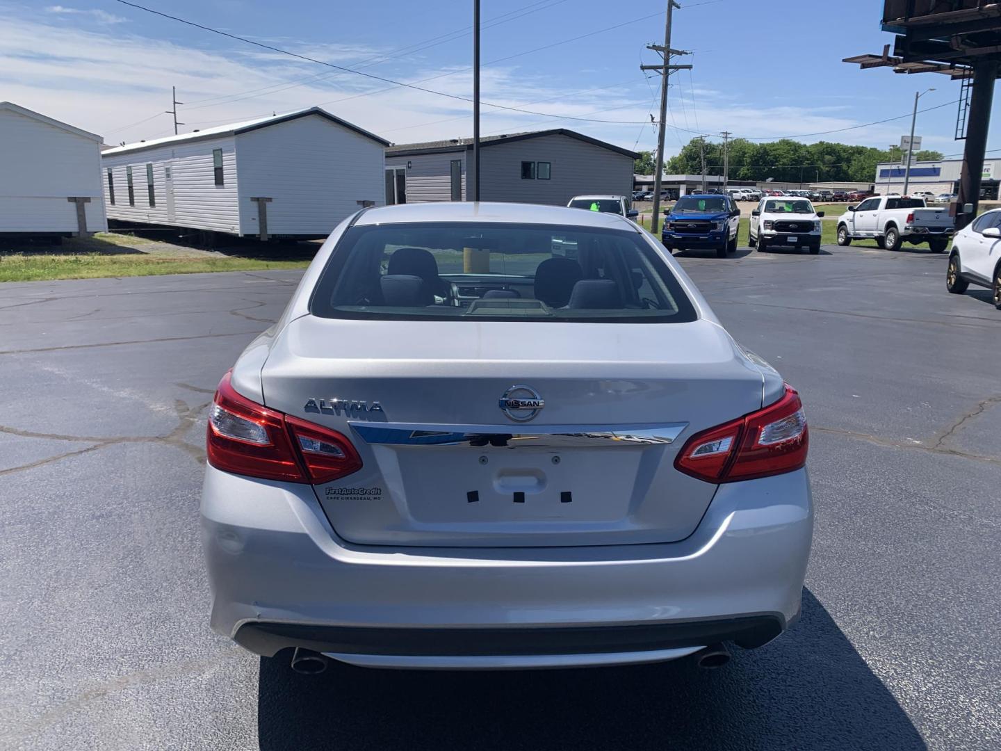 2016 SILVER /BLACK Nissan Altima 2.5 SL (1N4AL3AP9GN) with an 2.5L L4 DOHC 16V engine, Automatic transmission, located at 506 S. Kingshighway, Cape Girardeau, MO, 63703, (573) 235-5000, 37.294991, -89.553635 - 2016 Nissan Altima 2.5 SL 119,xxx miles One Owner Front Wheel Drive Cruise Backup Cam Power Windows/Locks/Mirrors We have financing available and we accept trades! Fill out a credit application on our website or come by today! If you have any questions, give us a call at (573) 235-5000 o - Photo#6