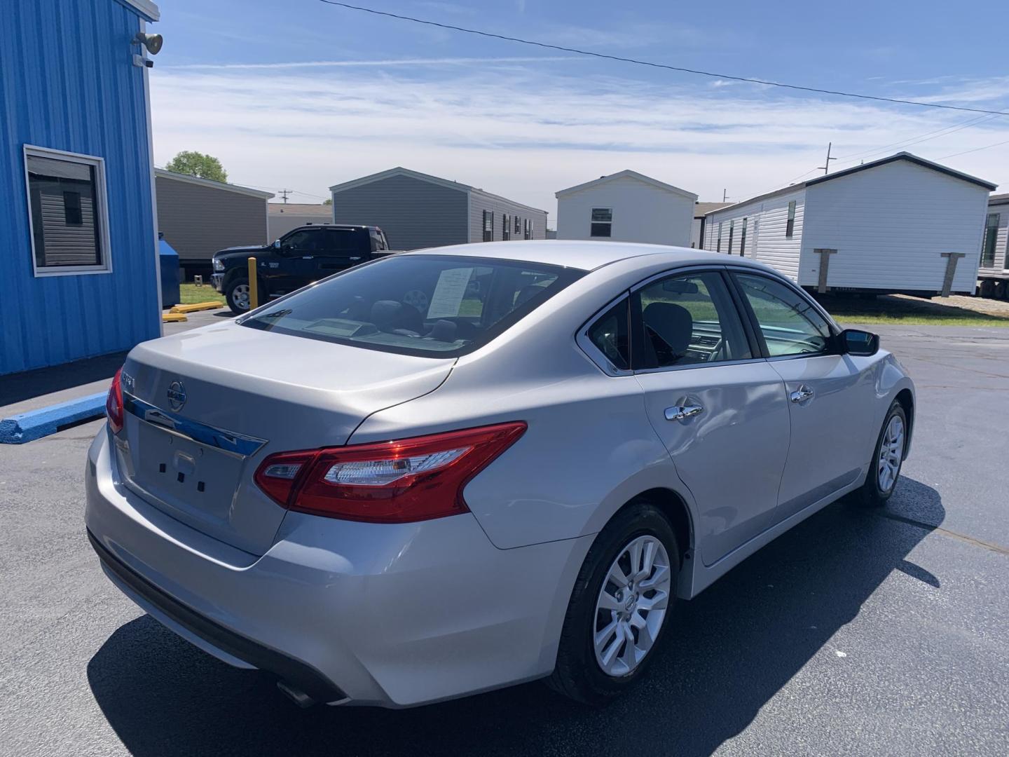 2016 SILVER /BLACK Nissan Altima 2.5 SL (1N4AL3AP9GN) with an 2.5L L4 DOHC 16V engine, Automatic transmission, located at 506 S. Kingshighway, Cape Girardeau, MO, 63703, (573) 235-5000, 37.294991, -89.553635 - 2016 Nissan Altima 2.5 SL 119,xxx miles One Owner Front Wheel Drive Cruise Backup Cam Power Windows/Locks/Mirrors We have financing available and we accept trades! Fill out a credit application on our website or come by today! If you have any questions, give us a call at (573) 235-5000 o - Photo#8