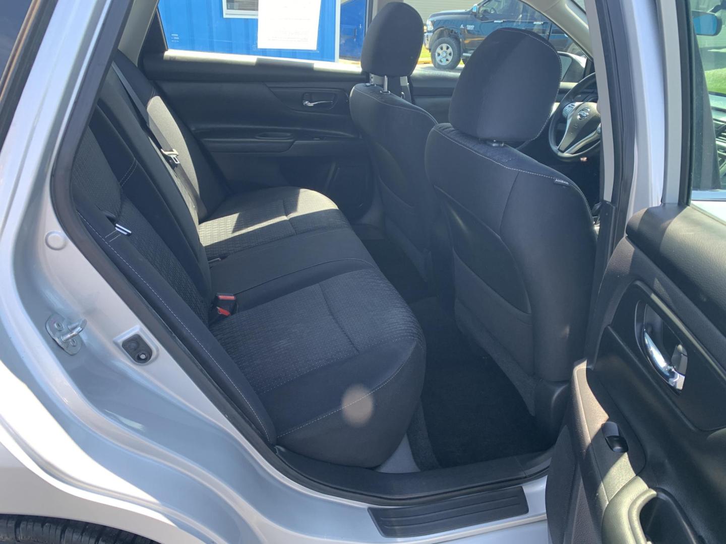 2016 SILVER /BLACK Nissan Altima 2.5 SL (1N4AL3AP9GN) with an 2.5L L4 DOHC 16V engine, Automatic transmission, located at 506 S. Kingshighway, Cape Girardeau, MO, 63703, (573) 235-5000, 37.294991, -89.553635 - 2016 Nissan Altima 2.5 SL 119,xxx miles One Owner Front Wheel Drive Cruise Backup Cam Power Windows/Locks/Mirrors We have financing available and we accept trades! Fill out a credit application on our website or come by today! If you have any questions, give us a call at (573) 235-5000 o - Photo#13