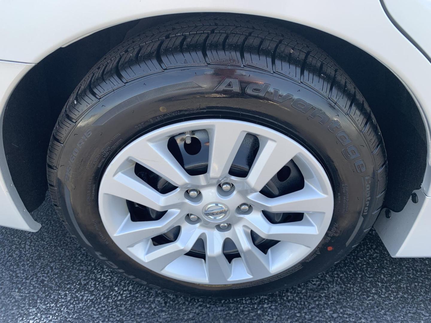 2016 SILVER /BLACK Nissan Altima 2.5 SL (1N4AL3AP9GN) with an 2.5L L4 DOHC 16V engine, Automatic transmission, located at 506 S. Kingshighway, Cape Girardeau, MO, 63703, (573) 235-5000, 37.294991, -89.553635 - 2016 Nissan Altima 2.5 SL 119,xxx miles One Owner Front Wheel Drive Cruise Backup Cam Power Windows/Locks/Mirrors We have financing available and we accept trades! Fill out a credit application on our website or come by today! If you have any questions, give us a call at (573) 235-5000 o - Photo#31