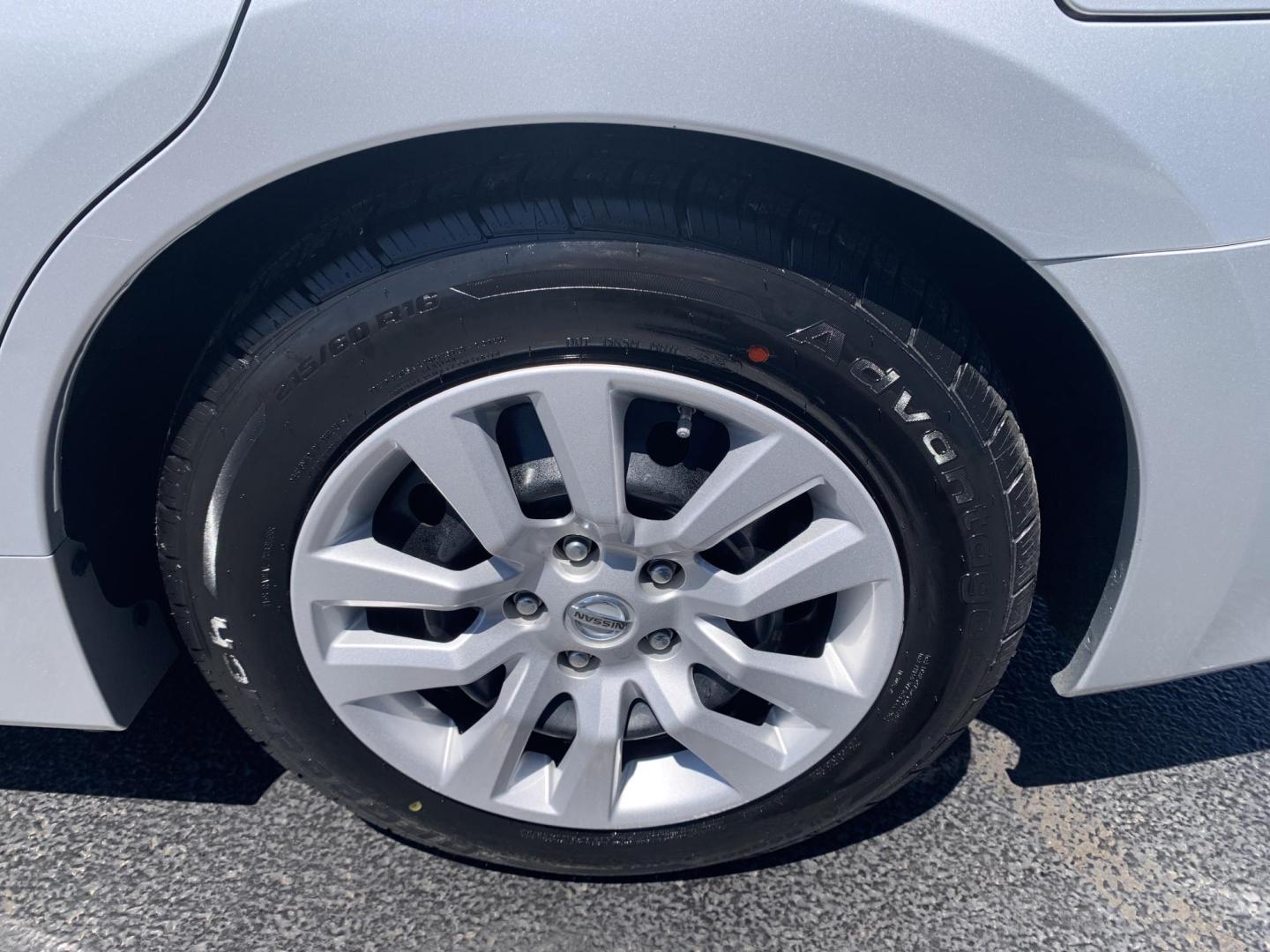 2016 SILVER /BLACK Nissan Altima 2.5 SL (1N4AL3AP9GN) with an 2.5L L4 DOHC 16V engine, Automatic transmission, located at 506 S. Kingshighway, Cape Girardeau, MO, 63703, (573) 235-5000, 37.294991, -89.553635 - 2016 Nissan Altima 2.5 SL 119,xxx miles One Owner Front Wheel Drive Cruise Backup Cam Power Windows/Locks/Mirrors We have financing available and we accept trades! Fill out a credit application on our website or come by today! If you have any questions, give us a call at (573) 235-5000 o - Photo#32