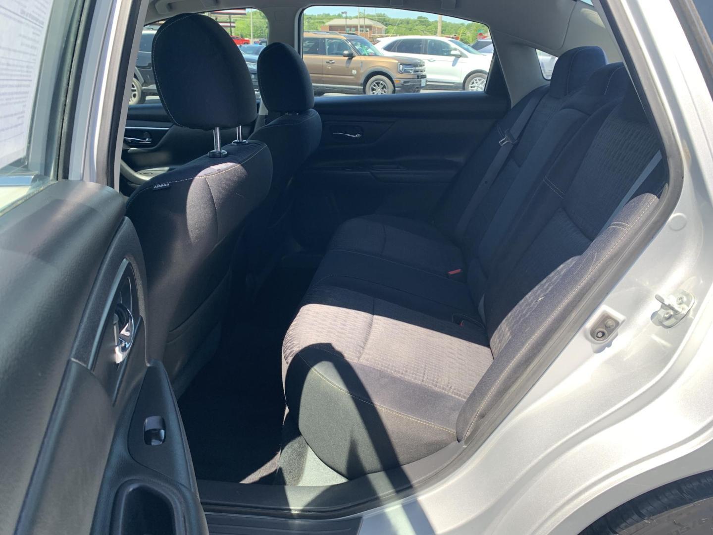 2016 SILVER /BLACK Nissan Altima 2.5 SL (1N4AL3AP9GN) with an 2.5L L4 DOHC 16V engine, Automatic transmission, located at 506 S. Kingshighway, Cape Girardeau, MO, 63703, (573) 235-5000, 37.294991, -89.553635 - 2016 Nissan Altima 2.5 SL 119,xxx miles One Owner Front Wheel Drive Cruise Backup Cam Power Windows/Locks/Mirrors We have financing available and we accept trades! Fill out a credit application on our website or come by today! If you have any questions, give us a call at (573) 235-5000 o - Photo#16