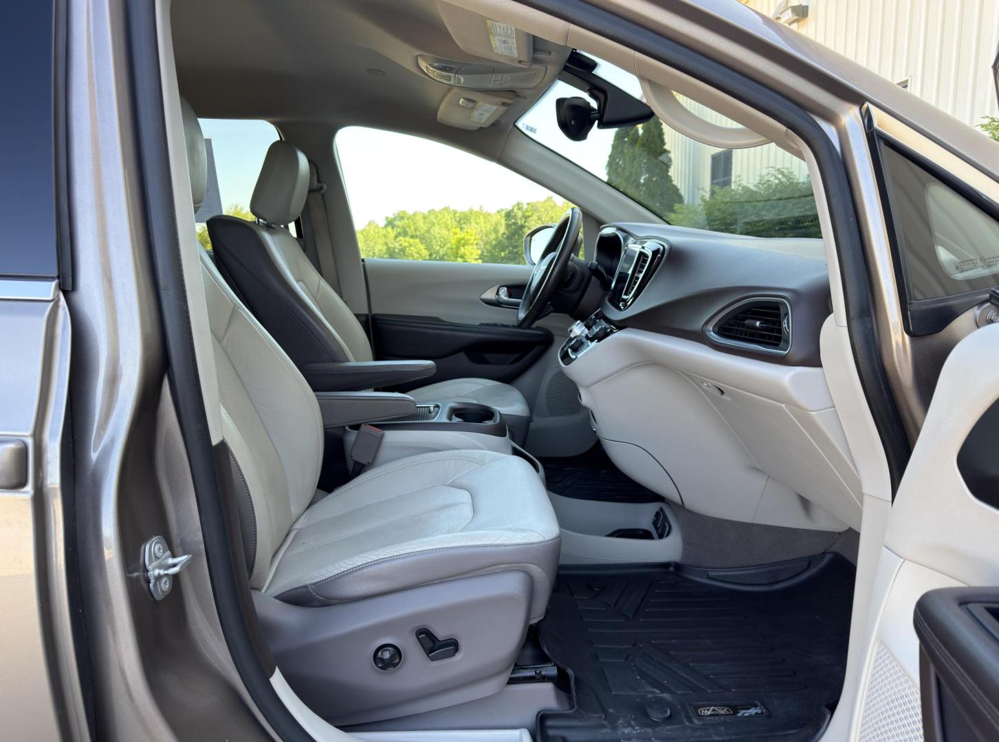2017 TAN /Tan Chrysler Pacifica Touring-L Plus (2C4RC1EG9HR) with an 3.6L V6 engine, Automatic transmission, located at 2990 Old Orchard Rd., Jackson, MO, 63755, 37.354214, -89.612106 - 2017 Chrysler Pacifica Touring-L Plus 121xxx miles Front Wheel Drive 3.6L V6 Automatic Leather Stow 'N Go Navigation Rear Entertainment Power/Heated Seats Heated Rear Seats Heated Steering Wheel Backup Camera Bluetooth Remote Start Cruise Power Windows/Locks/Mirrors We have financin - Photo#19