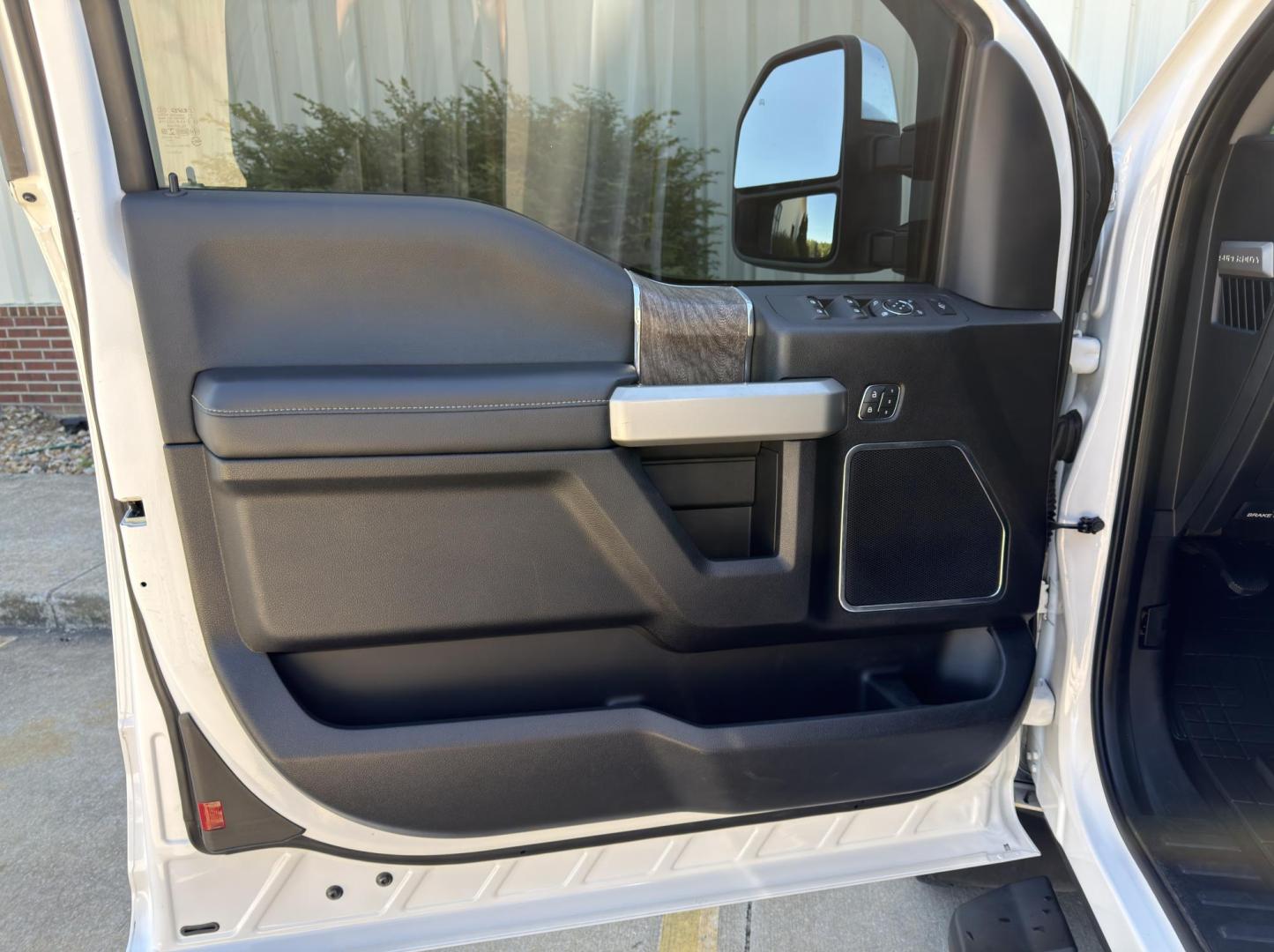 2017 WHITE /Black Ford F-250 SD Lariat SuperCab Long Bed 4WD (1FT7X2B62HE) with an 6.2L V8 engine, Automatic transmission, located at 2990 Old Orchard Rd., Jackson, MO, 63755, 37.354214, -89.612106 - 2017 Ford F-250 Super Duty Lariat 47xxx miles 4x4 6.2L V8 Automatic Leather Navigation Power/Heated/Cooled Seats Backup Camera Sunroof Bluetooth Remote Start Cruise Power Windows/Locks/Mirrors We have financing available and we accept trades! Fill out a credit application on our websit - Photo#16