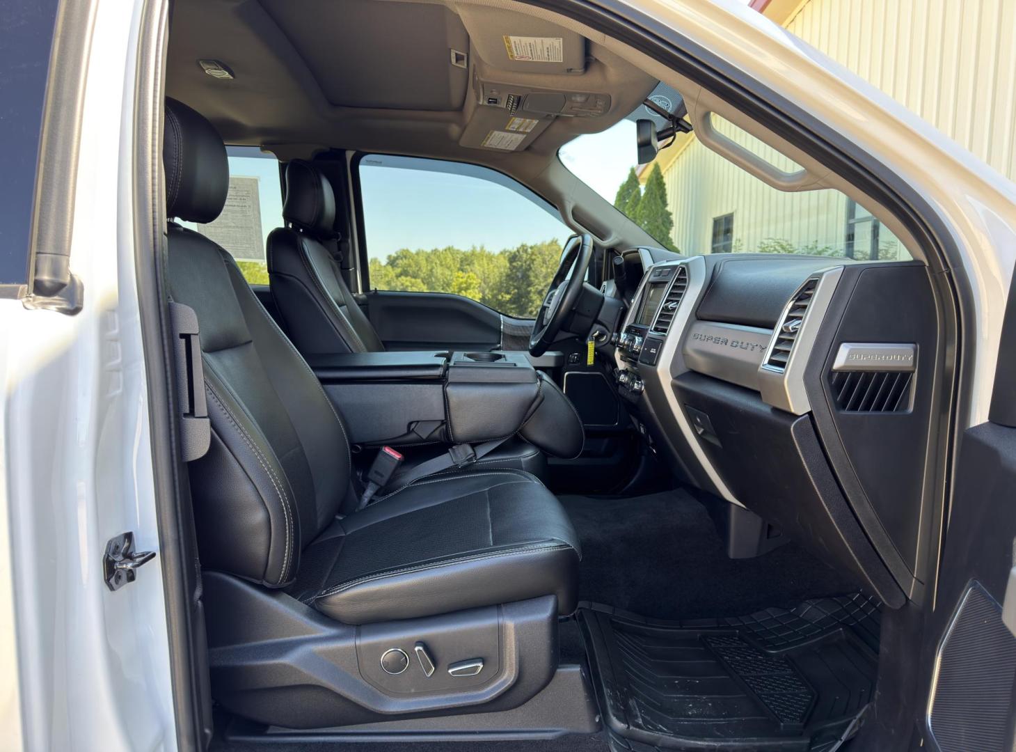 2017 WHITE /Black Ford F-250 SD Lariat SuperCab Long Bed 4WD (1FT7X2B62HE) with an 6.2L V8 engine, Automatic transmission, located at 2990 Old Orchard Rd., Jackson, MO, 63755, 37.354214, -89.612106 - 2017 Ford F-250 Super Duty Lariat 47xxx miles 4x4 6.2L V8 Automatic Leather Navigation Power/Heated/Cooled Seats Backup Camera Sunroof Bluetooth Remote Start Cruise Power Windows/Locks/Mirrors We have financing available and we accept trades! Fill out a credit application on our websit - Photo#19