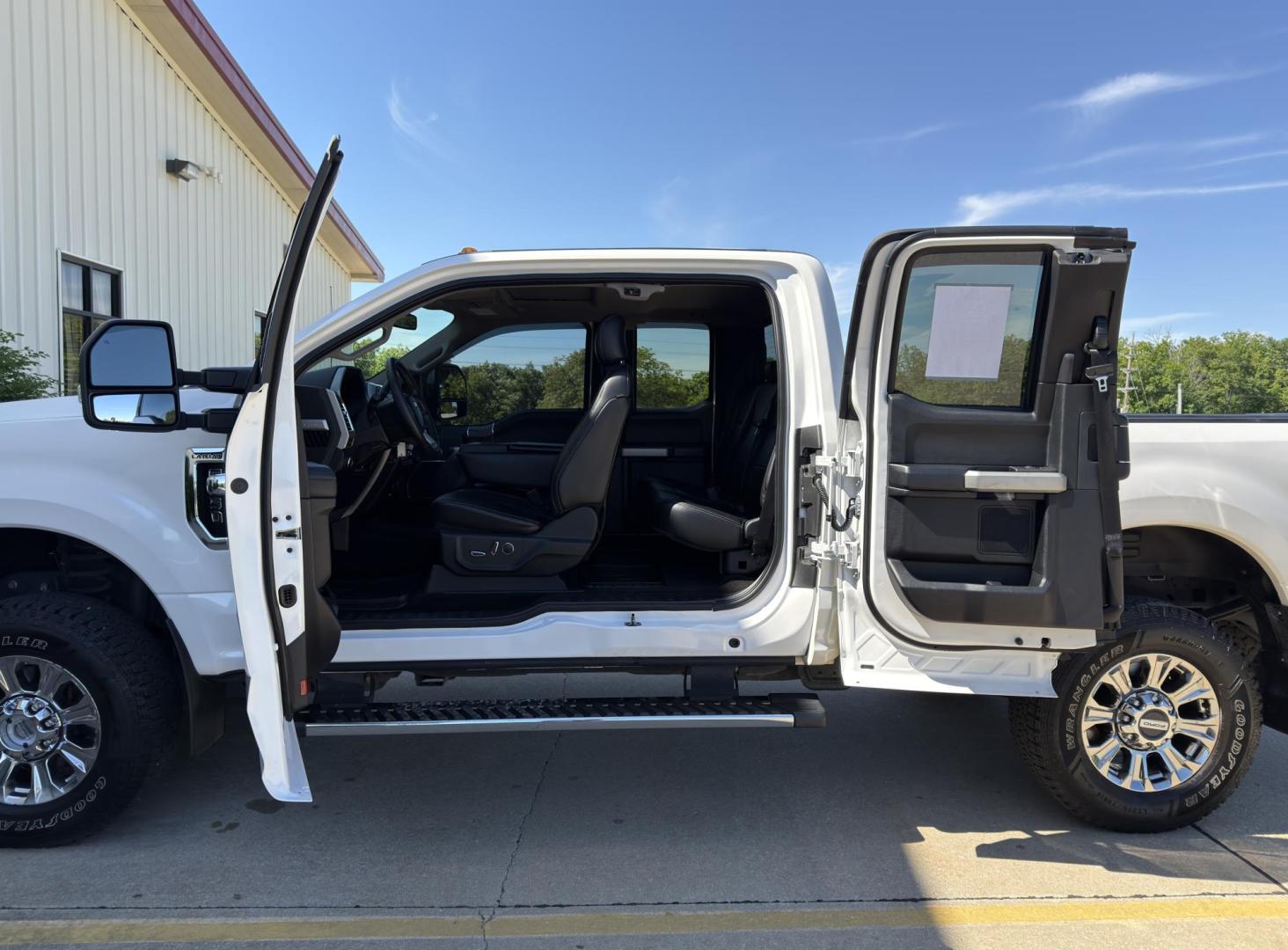 2017 WHITE /Black Ford F-250 SD Lariat SuperCab Long Bed 4WD (1FT7X2B62HE) with an 6.2L V8 engine, Automatic transmission, located at 2990 Old Orchard Rd., Jackson, MO, 63755, 37.354214, -89.612106 - 2017 Ford F-250 Super Duty Lariat 47xxx miles 4x4 6.2L V8 Automatic Leather Navigation Power/Heated/Cooled Seats Backup Camera Sunroof Bluetooth Remote Start Cruise Power Windows/Locks/Mirrors We have financing available and we accept trades! Fill out a credit application on our websit - Photo#21