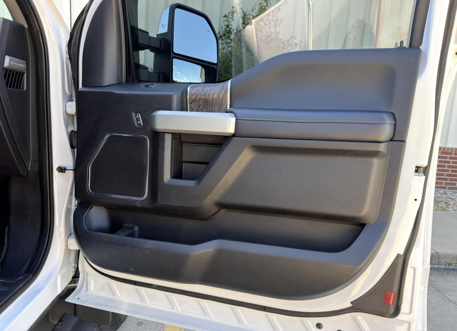 2017 WHITE /Black Ford F-250 SD Lariat SuperCab Long Bed 4WD (1FT7X2B62HE) with an 6.2L V8 engine, Automatic transmission, located at 2990 Old Orchard Rd., Jackson, MO, 63755, 37.354214, -89.612106 - 2017 Ford F-250 Super Duty Lariat 47xxx miles 4x4 6.2L V8 Automatic Leather Navigation Power/Heated/Cooled Seats Backup Camera Sunroof Bluetooth Remote Start Cruise Power Windows/Locks/Mirrors We have financing available and we accept trades! Fill out a credit application on our websit - Photo#18
