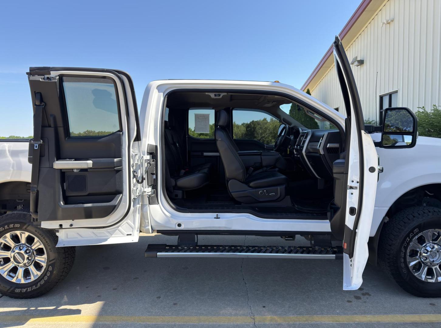 2017 WHITE /Black Ford F-250 SD Lariat SuperCab Long Bed 4WD (1FT7X2B62HE) with an 6.2L V8 engine, Automatic transmission, located at 2990 Old Orchard Rd., Jackson, MO, 63755, 37.354214, -89.612106 - 2017 Ford F-250 Super Duty Lariat 47xxx miles 4x4 6.2L V8 Automatic Leather Navigation Power/Heated/Cooled Seats Backup Camera Sunroof Bluetooth Remote Start Cruise Power Windows/Locks/Mirrors We have financing available and we accept trades! Fill out a credit application on our websit - Photo#23