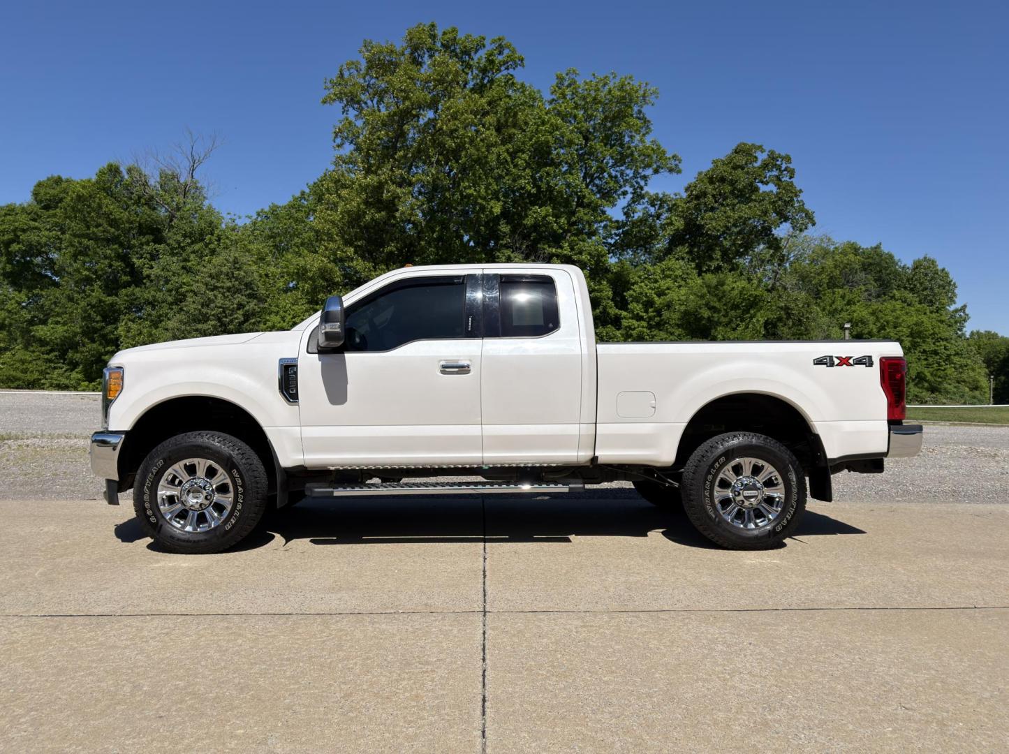 2017 WHITE /Black Ford F-250 SD Lariat SuperCab Long Bed 4WD (1FT7X2B62HE) with an 6.2L V8 engine, Automatic transmission, located at 2990 Old Orchard Rd., Jackson, MO, 63755, 37.354214, -89.612106 - 2017 Ford F-250 Super Duty Lariat 47xxx miles 4x4 6.2L V8 Automatic Leather Navigation Power/Heated/Cooled Seats Backup Camera Sunroof Bluetooth Remote Start Cruise Power Windows/Locks/Mirrors We have financing available and we accept trades! Fill out a credit application on our websit - Photo#10