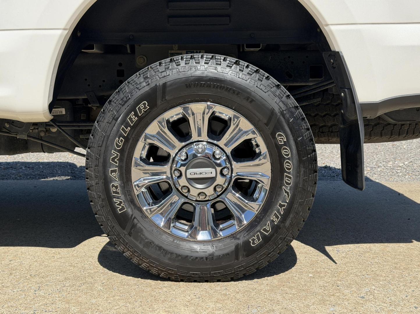 2017 WHITE /Black Ford F-250 SD Lariat SuperCab Long Bed 4WD (1FT7X2B62HE) with an 6.2L V8 engine, Automatic transmission, located at 2990 Old Orchard Rd., Jackson, MO, 63755, 37.354214, -89.612106 - 2017 Ford F-250 Super Duty Lariat 47xxx miles 4x4 6.2L V8 Automatic Leather Navigation Power/Heated/Cooled Seats Backup Camera Sunroof Bluetooth Remote Start Cruise Power Windows/Locks/Mirrors We have financing available and we accept trades! Fill out a credit application on our websit - Photo#44