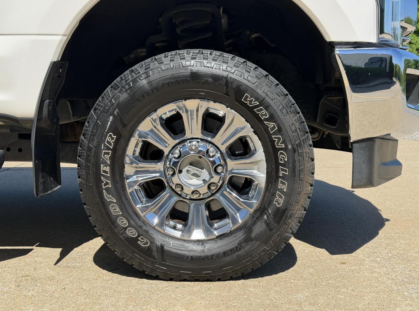 2017 WHITE /Black Ford F-250 SD Lariat SuperCab Long Bed 4WD (1FT7X2B62HE) with an 6.2L V8 engine, Automatic transmission, located at 2990 Old Orchard Rd., Jackson, MO, 63755, 37.354214, -89.612106 - 2017 Ford F-250 Super Duty Lariat 47xxx miles 4x4 6.2L V8 Automatic Leather Navigation Power/Heated/Cooled Seats Backup Camera Sunroof Bluetooth Remote Start Cruise Power Windows/Locks/Mirrors We have financing available and we accept trades! Fill out a credit application on our websit - Photo#46