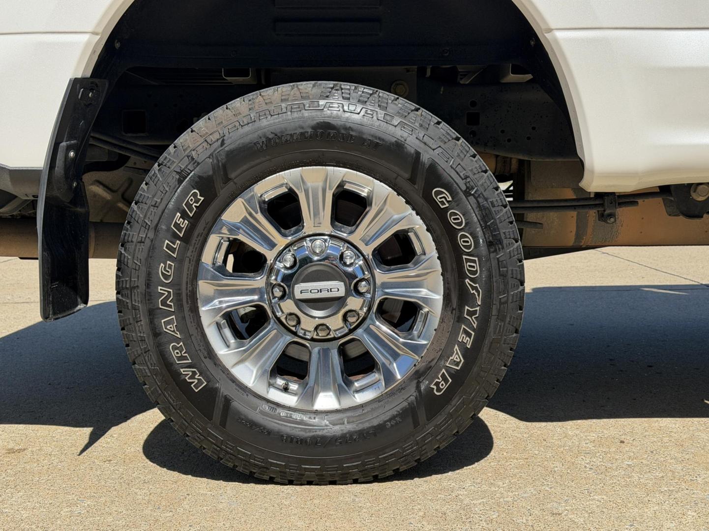 2017 WHITE /Black Ford F-250 SD Lariat SuperCab Long Bed 4WD (1FT7X2B62HE) with an 6.2L V8 engine, Automatic transmission, located at 2990 Old Orchard Rd., Jackson, MO, 63755, 37.354214, -89.612106 - 2017 Ford F-250 Super Duty Lariat 47xxx miles 4x4 6.2L V8 Automatic Leather Navigation Power/Heated/Cooled Seats Backup Camera Sunroof Bluetooth Remote Start Cruise Power Windows/Locks/Mirrors We have financing available and we accept trades! Fill out a credit application on our websit - Photo#45