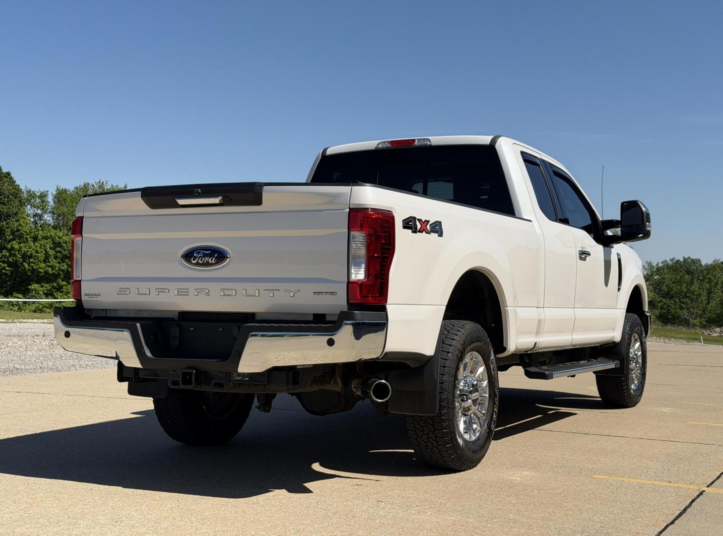 2017 WHITE /Black Ford F-250 SD Lariat SuperCab Long Bed 4WD (1FT7X2B62HE) with an 6.2L V8 engine, Automatic transmission, located at 2990 Old Orchard Rd., Jackson, MO, 63755, 37.354214, -89.612106 - 2017 Ford F-250 Super Duty Lariat 47xxx miles 4x4 6.2L V8 Automatic Leather Navigation Power/Heated/Cooled Seats Backup Camera Sunroof Bluetooth Remote Start Cruise Power Windows/Locks/Mirrors We have financing available and we accept trades! Fill out a credit application on our websit - Photo#12