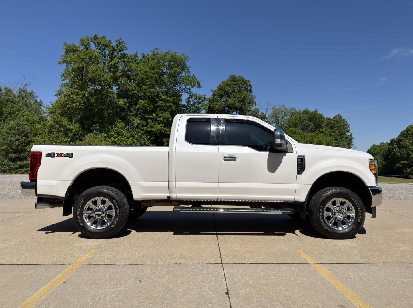 2017 WHITE /Black Ford F-250 SD Lariat SuperCab Long Bed 4WD (1FT7X2B62HE) with an 6.2L V8 engine, Automatic transmission, located at 2990 Old Orchard Rd., Jackson, MO, 63755, 37.354214, -89.612106 - 2017 Ford F-250 Super Duty Lariat 47xxx miles 4x4 6.2L V8 Automatic Leather Navigation Power/Heated/Cooled Seats Backup Camera Sunroof Bluetooth Remote Start Cruise Power Windows/Locks/Mirrors We have financing available and we accept trades! Fill out a credit application on our websit - Photo#11