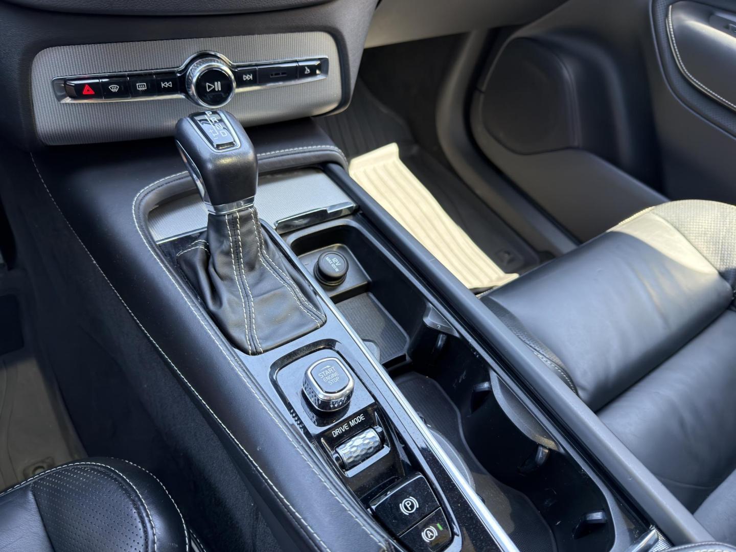2020 BLACK /Black Volvo XC90 T6 R-Design AWD (YV4A22PMXL1) with an 2.0L 4 Cyl. engine, Automatic transmission, located at 2990 Old Orchard Rd., Jackson, MO, 63755, 37.354214, -89.612106 - 2020 Volvo XC90 T6 R-Design 70xxx miles All Wheel Drive 2.0L 4 Cyl. Automatic Leather 3rd Row Navigation Power/Heated Seats Heated Rear Seats Heated Steering Wheel Backup Camera Sunroof Bluetooth Heads Up Display Cruise Power Windows/Locks/Mirrors We have financing available and we - Photo#29