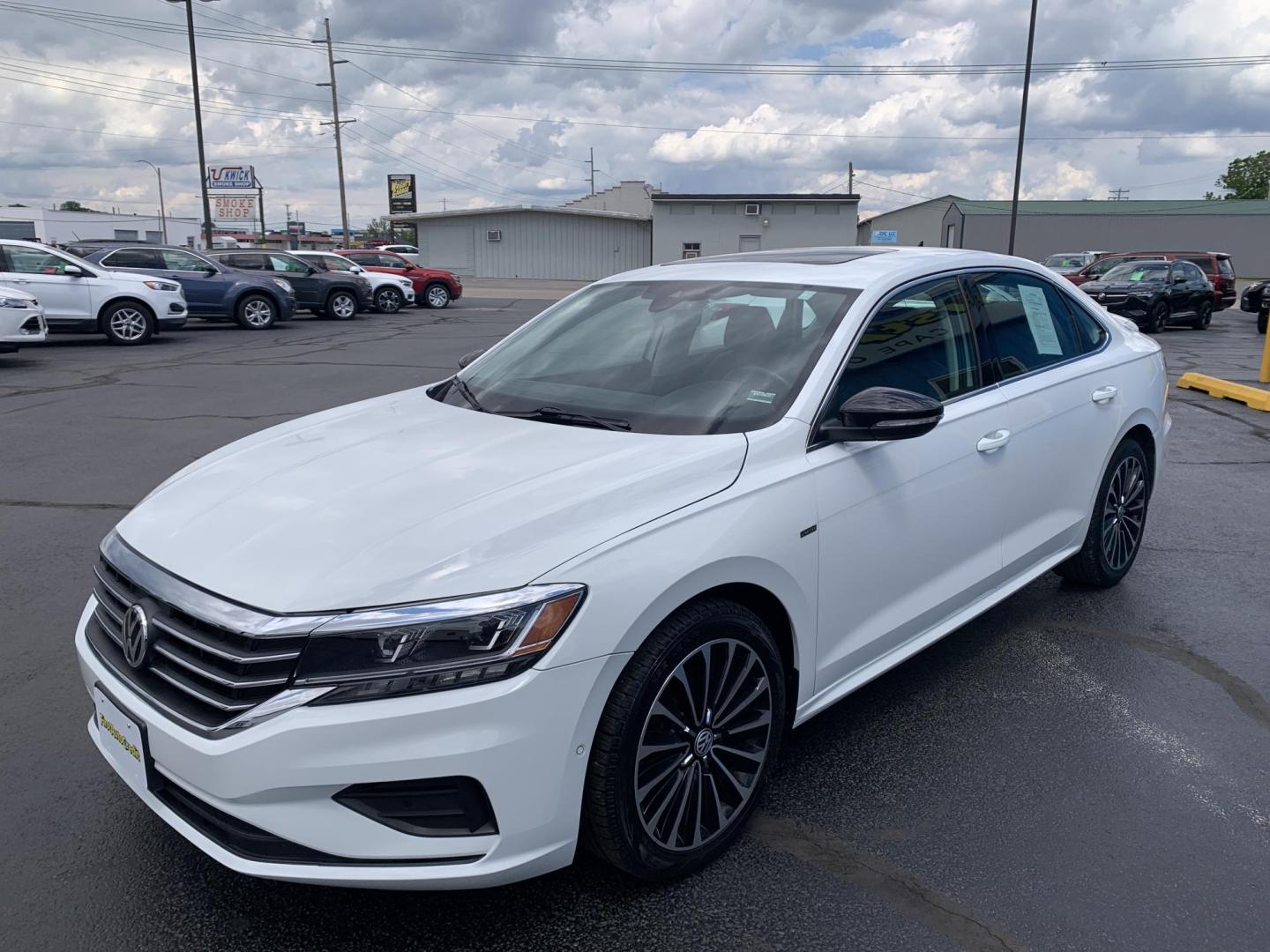 2022 WHITE /BROWN Volkswagen Passat Passat Limited Edition (1VWBA7A36NC) with an 2.0L L4 DOHC 16V engine, Automatic transmission, located at 506 S. Kingshighway, Cape Girardeau, MO, 63703, (573) 235-5000, 37.294991, -89.553635 - 2022 Volkswagen Passat Limited Edition 118,xxx Miles One Owner Leather Seats Power Seat Heated Seats Sunroof Backup Cam BlueTooth Front Wheel Drive Keyless Entry Remote Start We have financing available and we accept trades! Fill out a credit application on our website or come by today! - Photo#3
