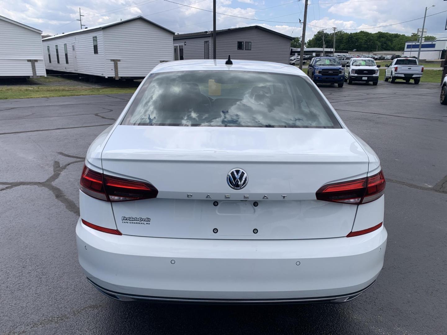 2022 WHITE /BROWN Volkswagen Passat Passat Limited Edition (1VWBA7A36NC) with an 2.0L L4 DOHC 16V engine, Automatic transmission, located at 506 S. Kingshighway, Cape Girardeau, MO, 63703, (573) 235-5000, 37.294991, -89.553635 - 2022 Volkswagen Passat Limited Edition 118,xxx Miles One Owner Leather Seats Power Seat Heated Seats Sunroof Backup Cam BlueTooth Front Wheel Drive Keyless Entry Remote Start We have financing available and we accept trades! Fill out a credit application on our website or come by today! - Photo#6
