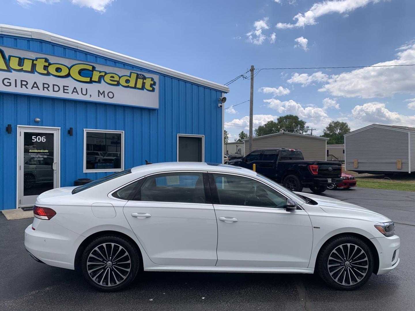 2022 WHITE /BROWN Volkswagen Passat Passat Limited Edition (1VWBA7A36NC) with an 2.0L L4 DOHC 16V engine, Automatic transmission, located at 506 S. Kingshighway, Cape Girardeau, MO, 63703, (573) 235-5000, 37.294991, -89.553635 - 2022 Volkswagen Passat Limited Edition 118,xxx Miles One Owner Leather Seats Power Seat Heated Seats Sunroof Backup Cam BlueTooth Front Wheel Drive Keyless Entry Remote Start We have financing available and we accept trades! Fill out a credit application on our website or come by today! - Photo#8