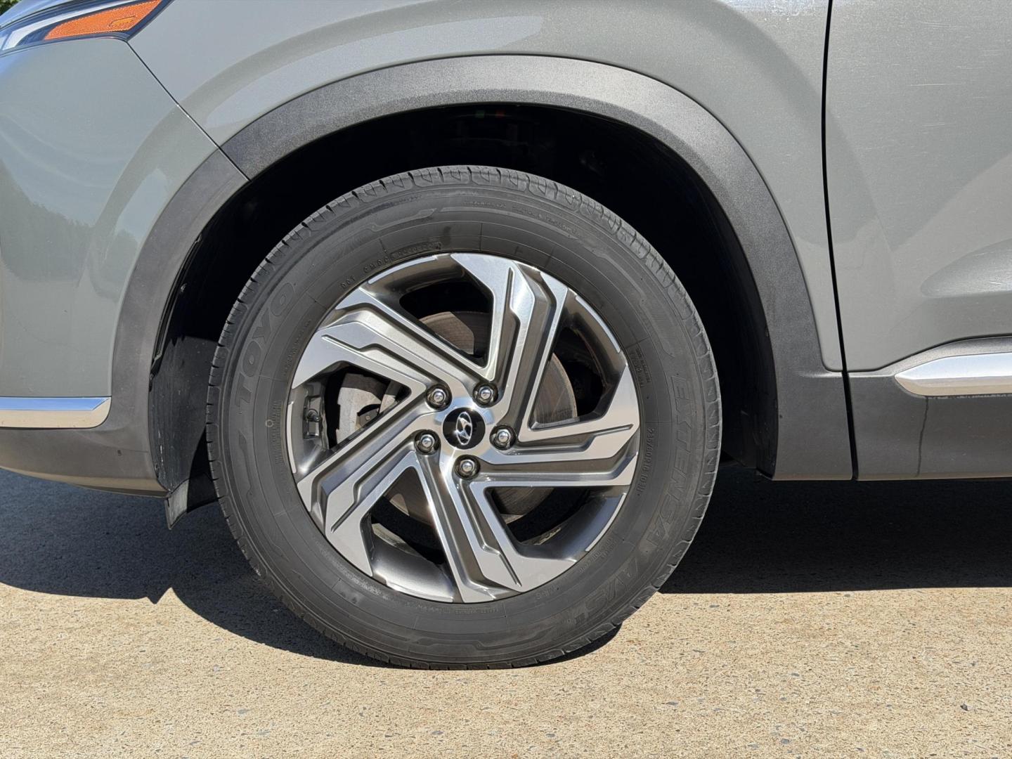 2021 GRAY /Black Hyundai Santa Fe SEL (5NMS24AJ4MH) with an 2.5L 4 Cyl. engine, Automatic transmission, located at 2990 Old Orchard Rd., Jackson, MO, 63755, 37.354214, -89.612106 - ** SALVAGE TITLE ** 2021 Hyundai Santa Fe SEL 1-Owner 93xxx miles Front Wheel Drive 2.5L 4 Cyl. Automatic Backup Camera Power Driver Seat Heated Seats Bluetooth Remote Start Cruise Power Windows/Locks/Mirrors We have financing available and we accept trades! Fill out a credit applicati - Photo#37