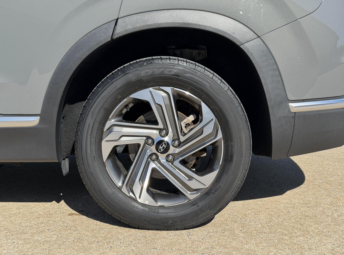2021 GRAY /Black Hyundai Santa Fe SEL (5NMS24AJ4MH) with an 2.5L 4 Cyl. engine, Automatic transmission, located at 2990 Old Orchard Rd., Jackson, MO, 63755, 37.354214, -89.612106 - ** SALVAGE TITLE ** 2021 Hyundai Santa Fe SEL 1-Owner 93xxx miles Front Wheel Drive 2.5L 4 Cyl. Automatic Backup Camera Power Driver Seat Heated Seats Bluetooth Remote Start Cruise Power Windows/Locks/Mirrors We have financing available and we accept trades! Fill out a credit applicati - Photo#38
