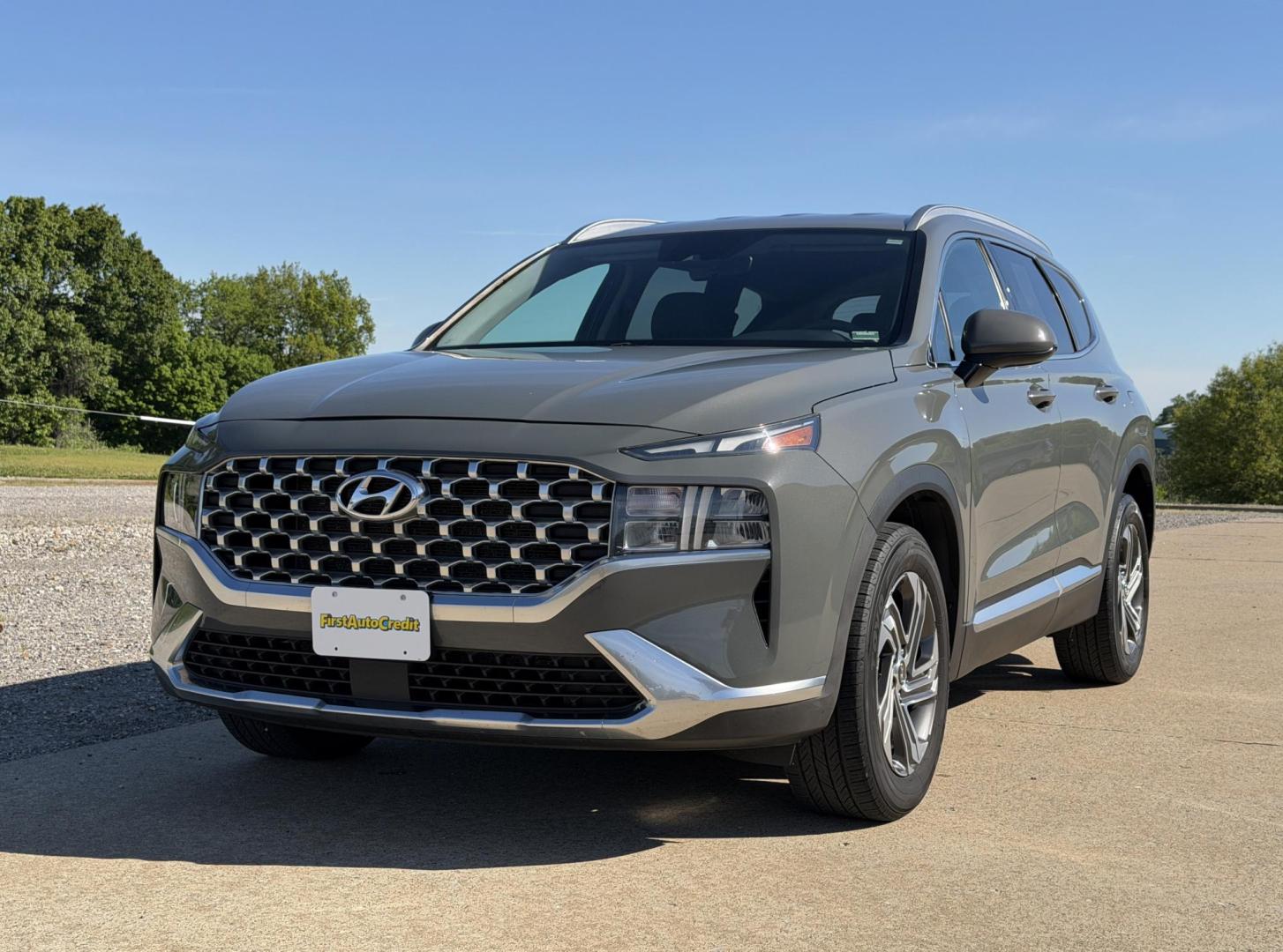 2021 GRAY /Black Hyundai Santa Fe SEL (5NMS24AJ4MH) with an 2.5L 4 Cyl. engine, Automatic transmission, located at 2990 Old Orchard Rd., Jackson, MO, 63755, 37.354214, -89.612106 - ** SALVAGE TITLE ** 2021 Hyundai Santa Fe SEL 1-Owner 93xxx miles Front Wheel Drive 2.5L 4 Cyl. Automatic Backup Camera Power Driver Seat Heated Seats Bluetooth Remote Start Cruise Power Windows/Locks/Mirrors We have financing available and we accept trades! Fill out a credit applicati - Photo#6
